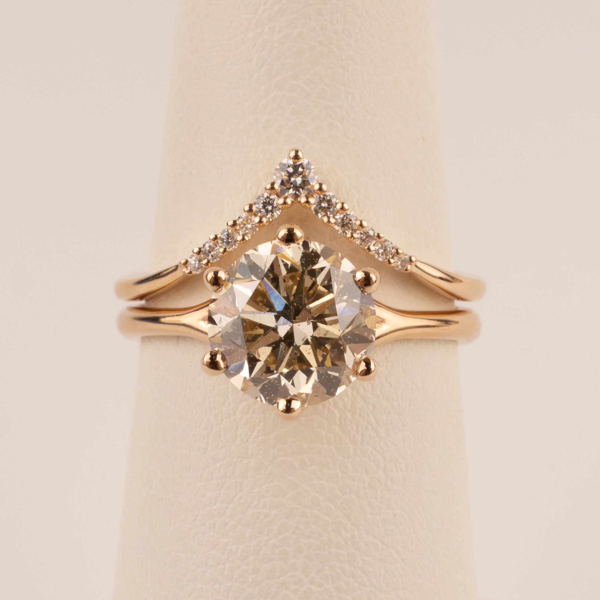 14KRG V-Shaped Contour Diamond Band