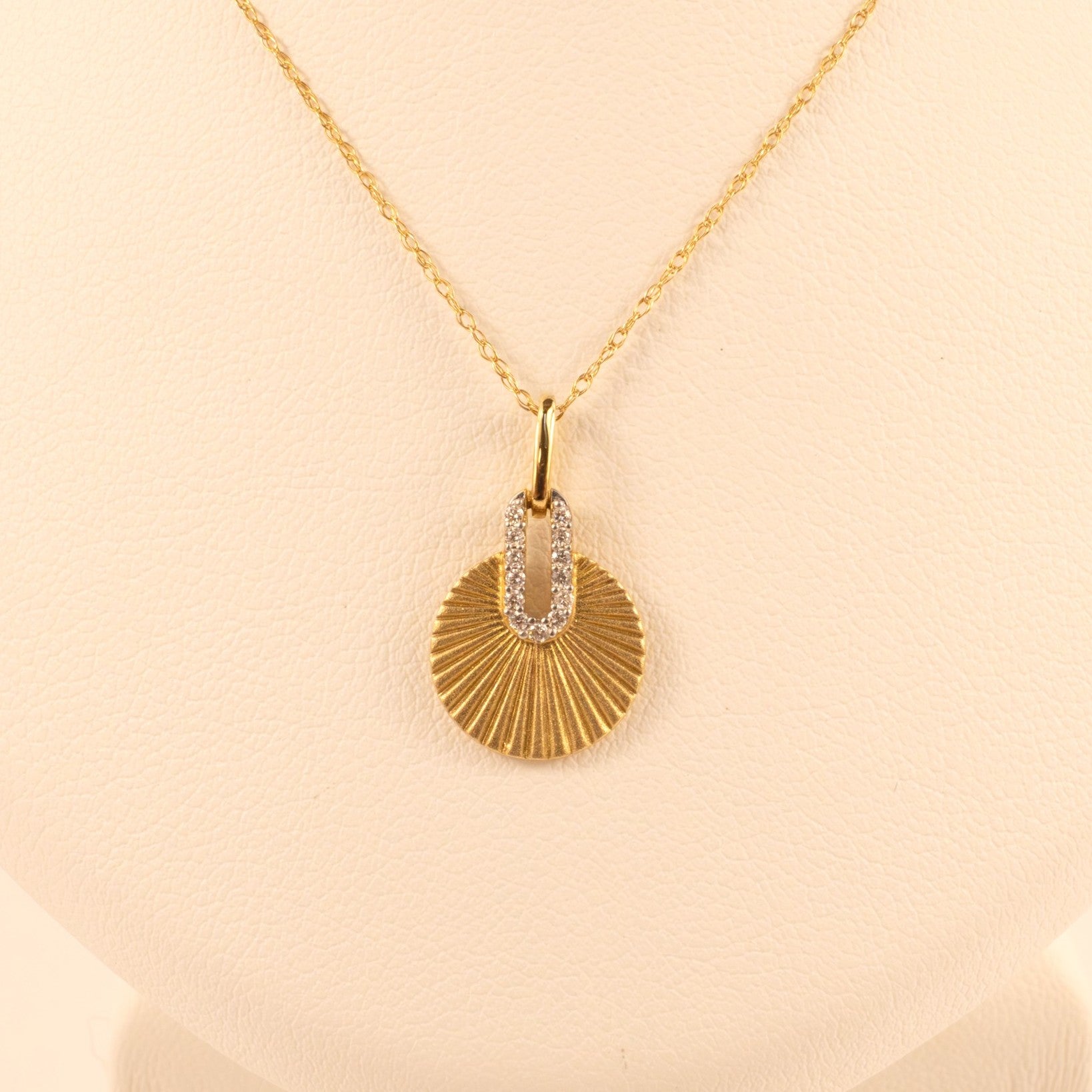 14KYG Diamond Fan Disc Necklace