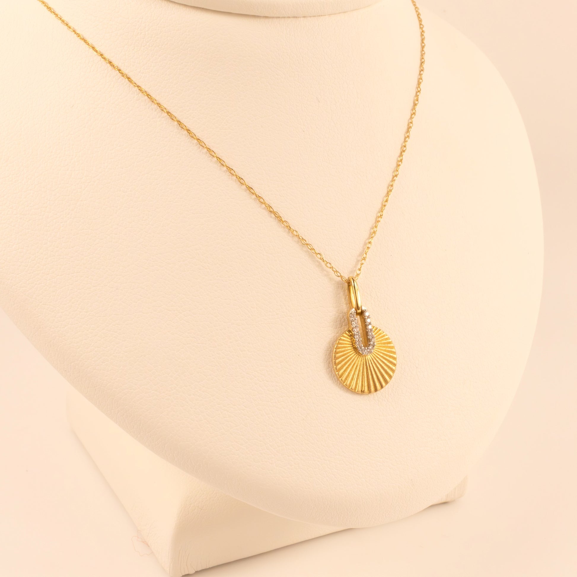 14KYG Diamond Fan Disc Necklace