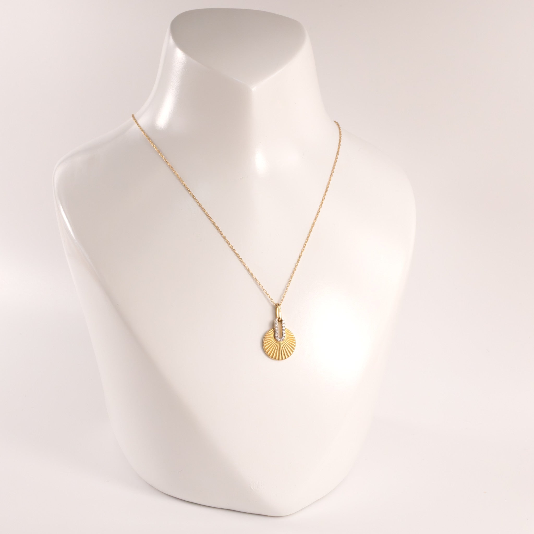 14KYG Diamond Fan Disc Necklace
