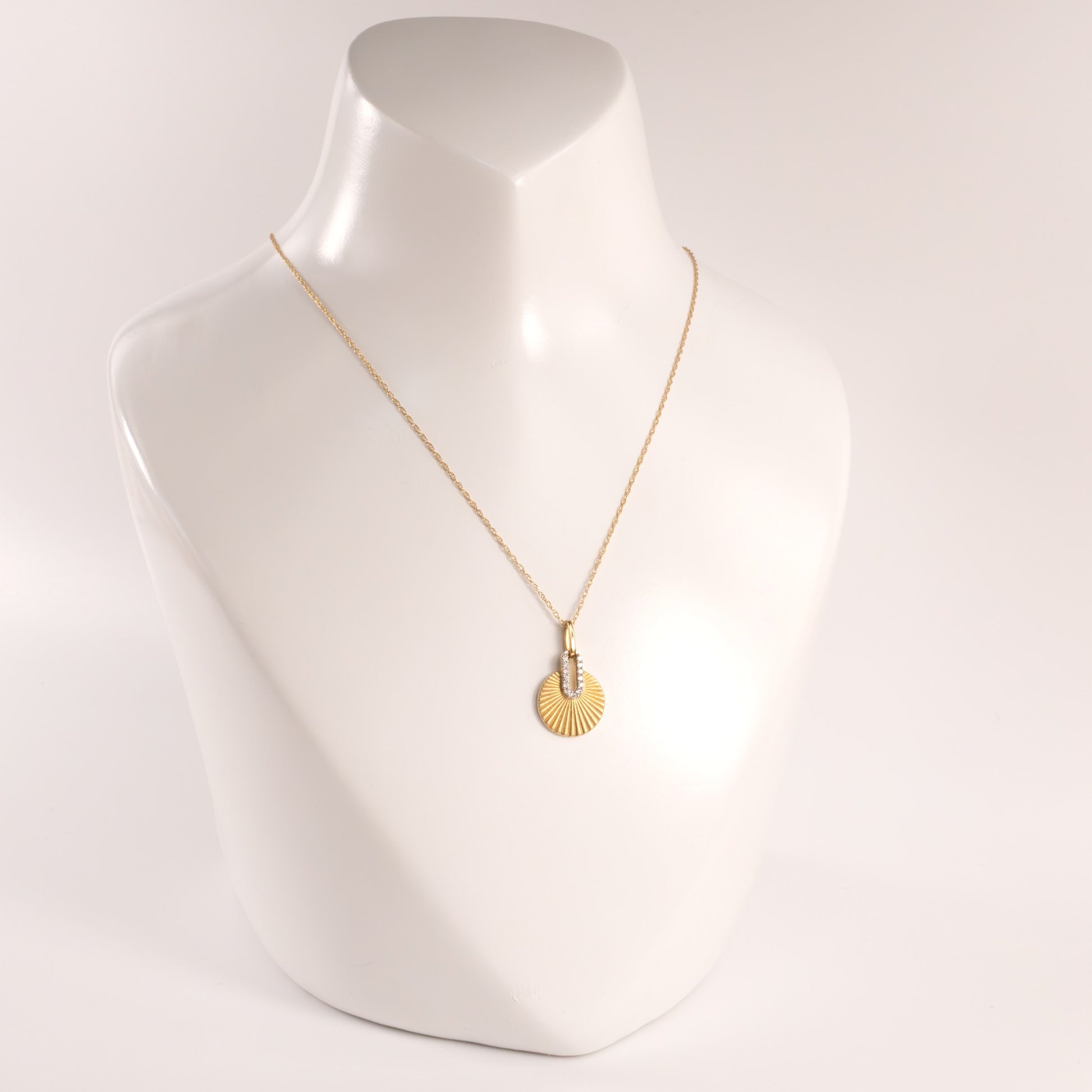 14KYG Diamond Fan Disc Necklace
