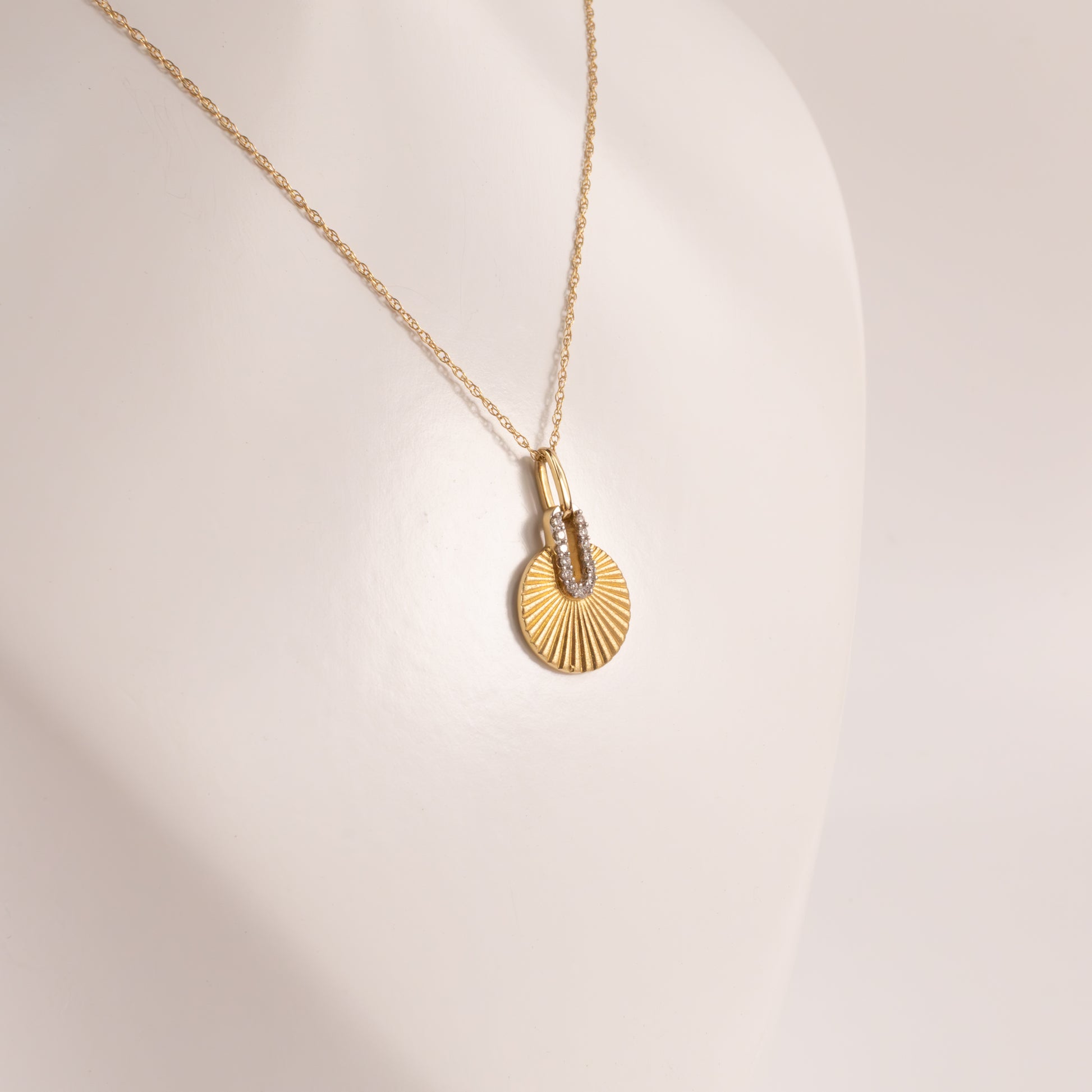 14KYG Diamond Fan Disc Necklace
