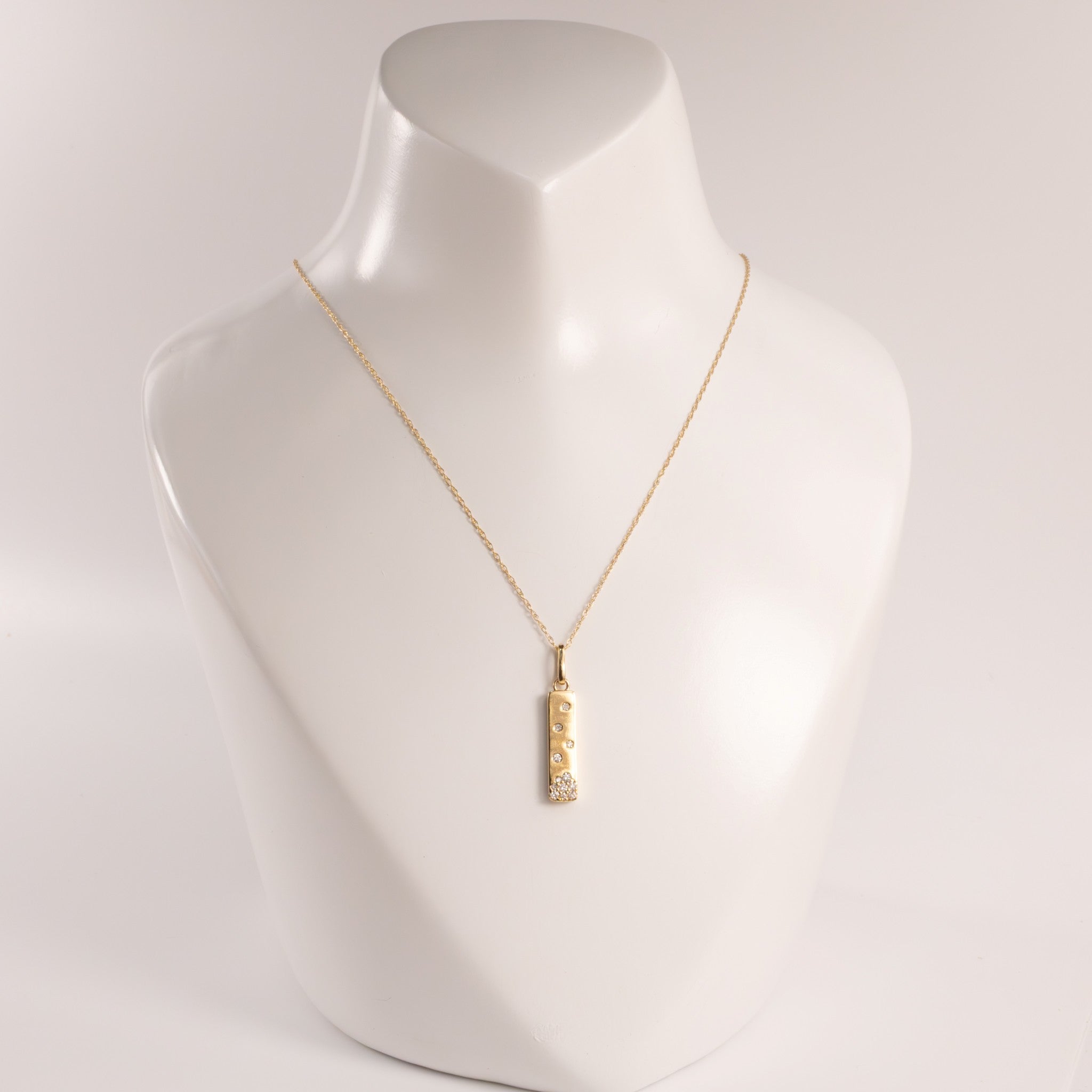 14KYG Diamond Scattered Vertical Bar Necklace