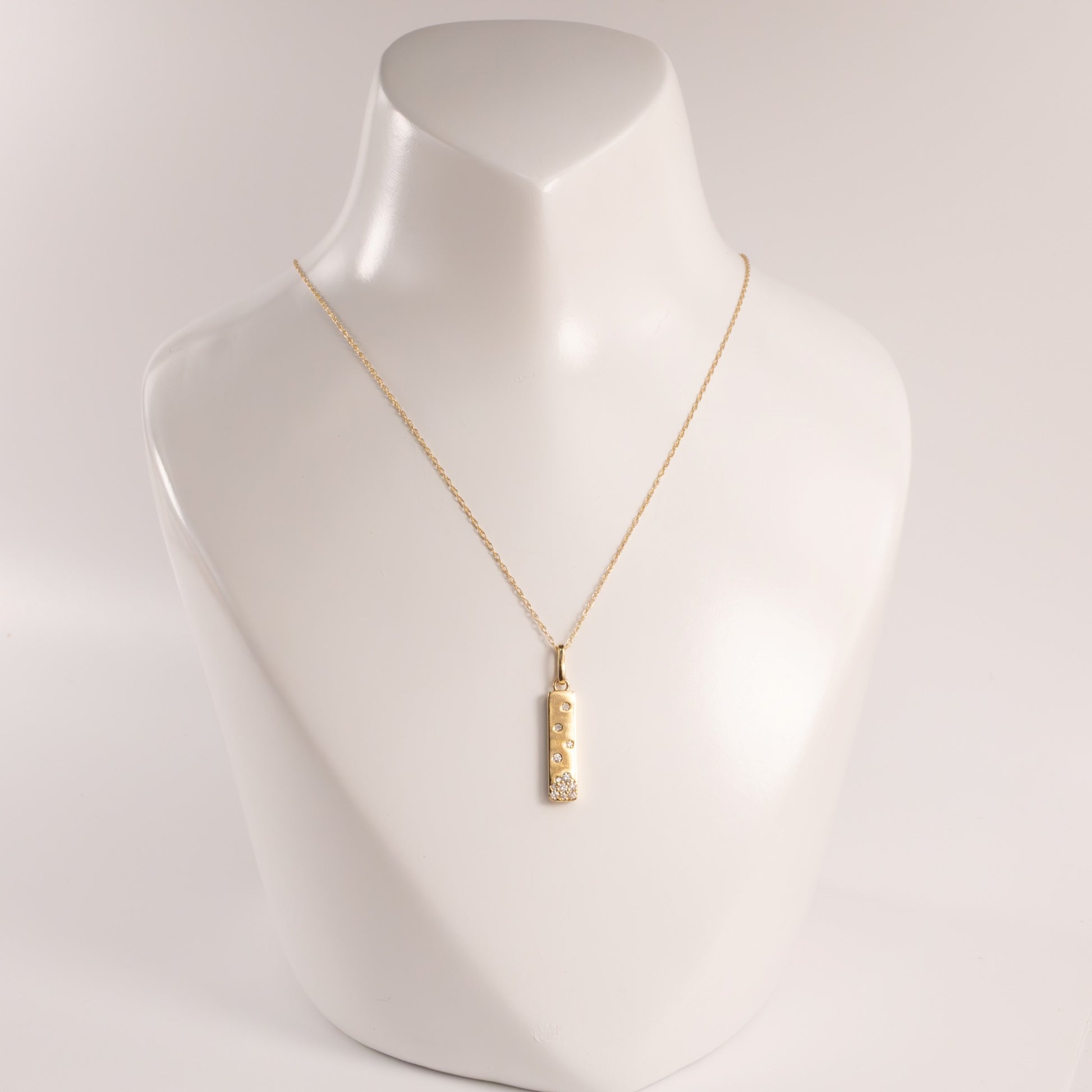 14KYG Diamond Scattered Vertical Bar Necklace