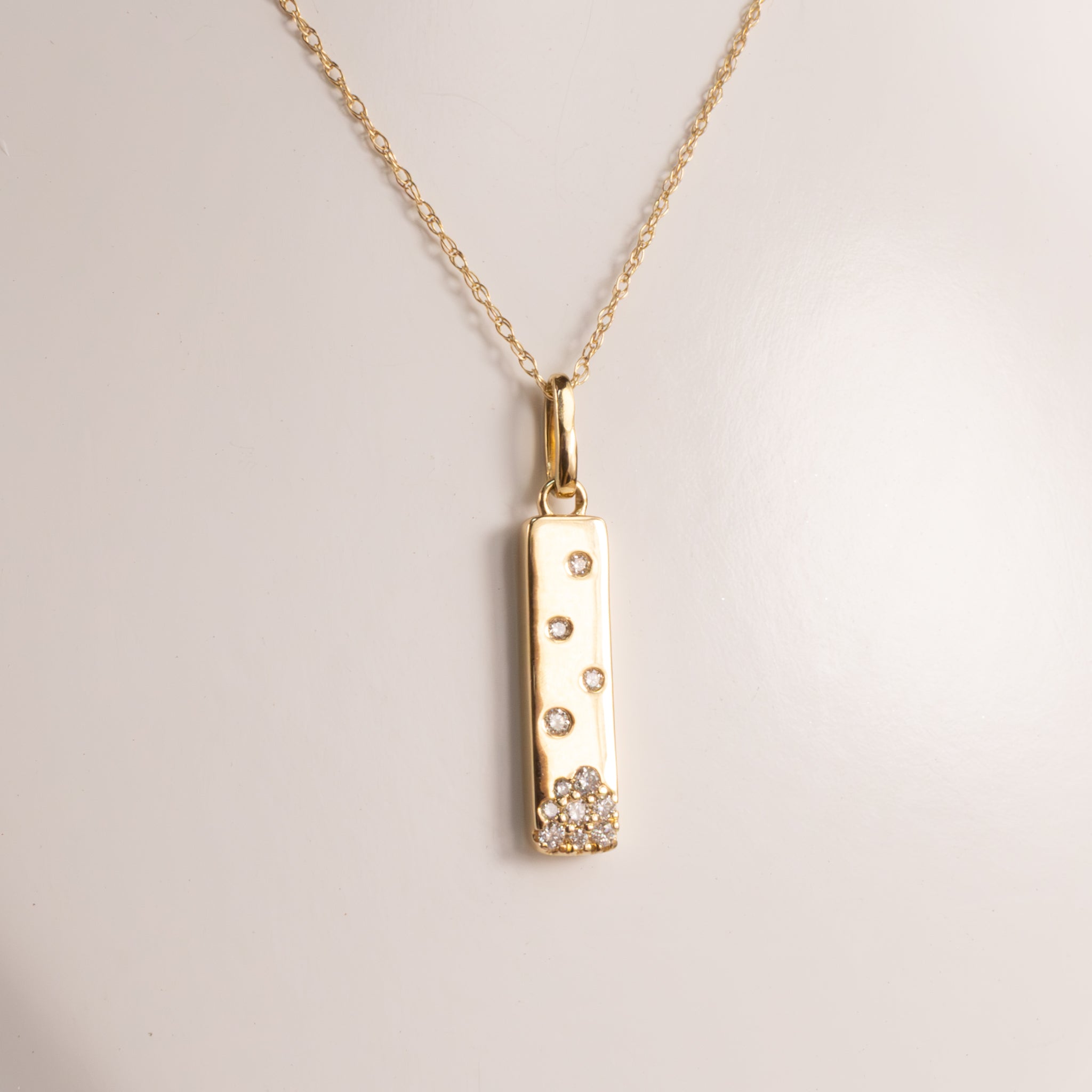 14KYG Diamond Scattered Vertical Bar Necklace