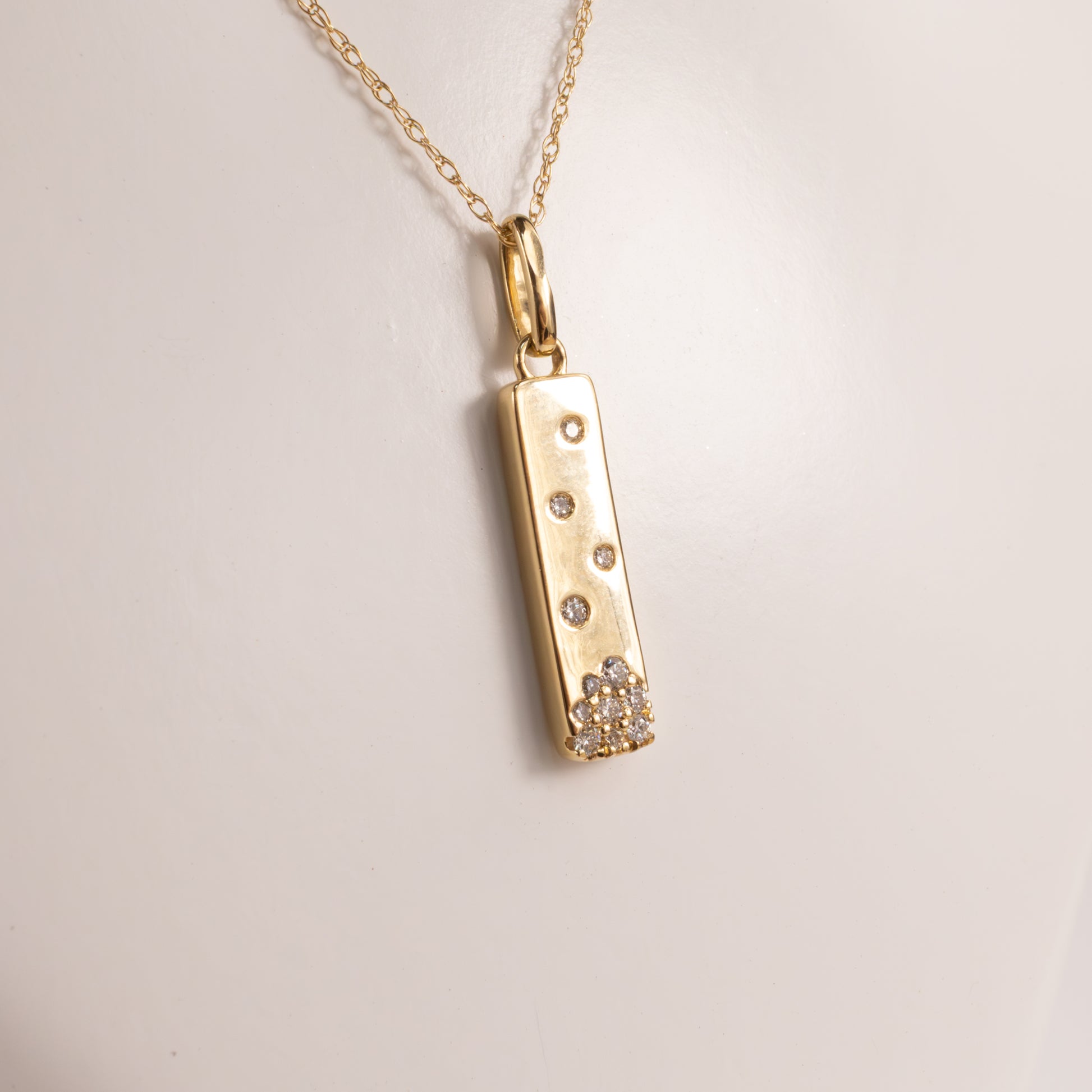 14KYG Diamond Scattered Vertical Bar Necklace