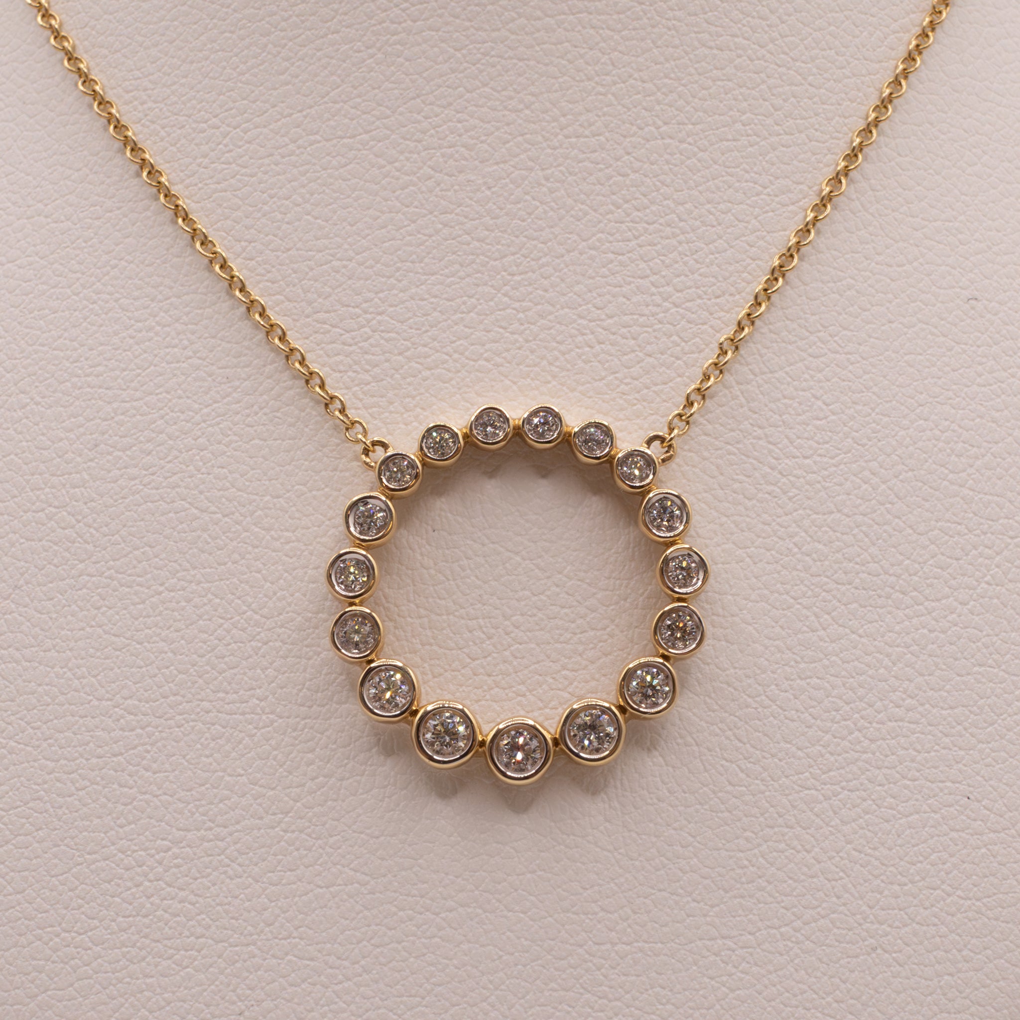 14KYG Diamond Bezel Circle Necklace