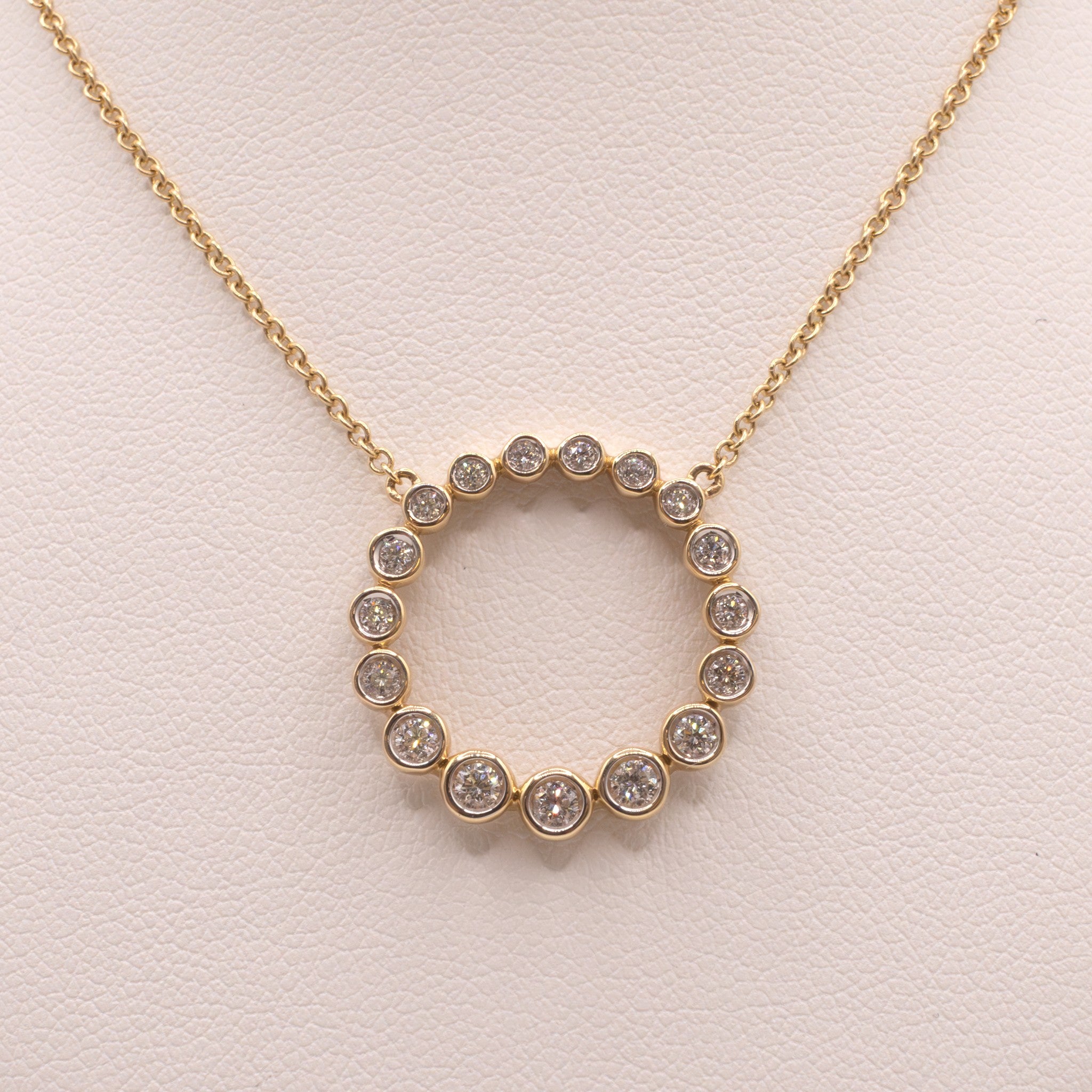 14KYG Diamond Bezel Circle Necklace