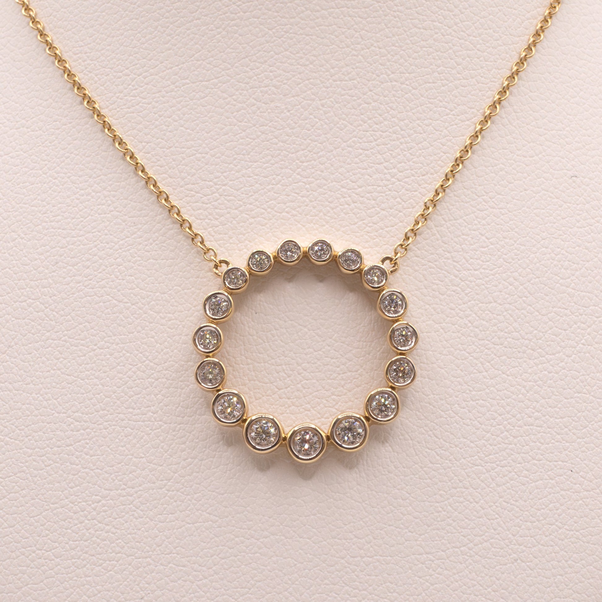 14KYG Diamond Bezel Circle Necklace