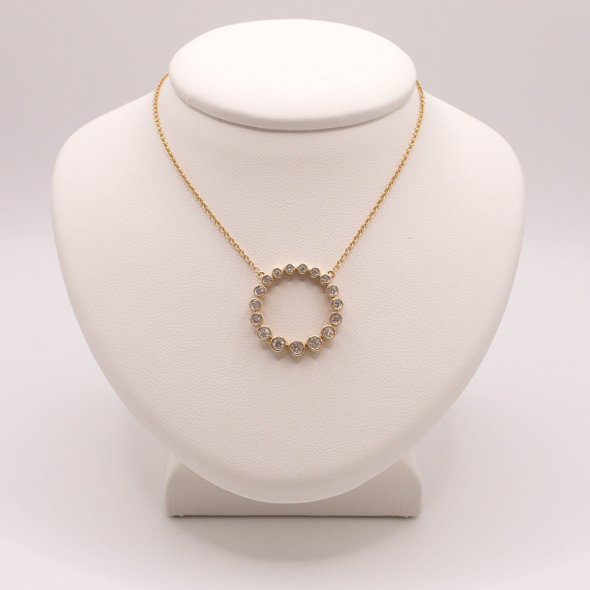 14KYG Diamond Bezel Circle Necklace
