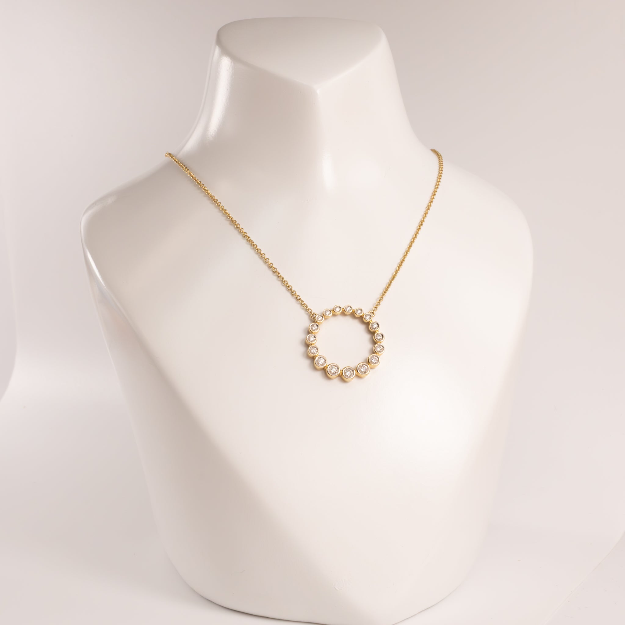 14KYG Diamond Bezel Circle Necklace