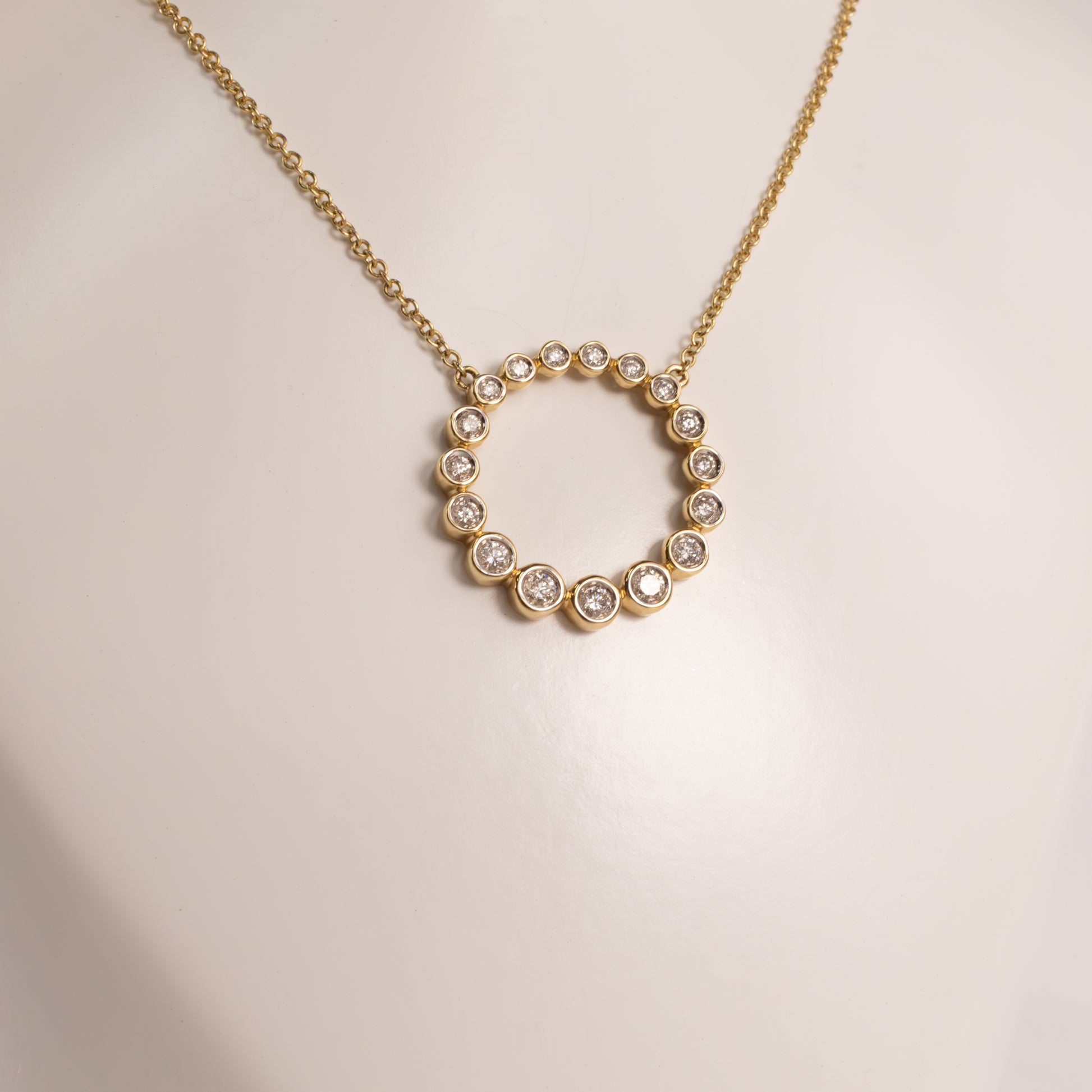 14KYG Diamond Bezel Circle Necklace