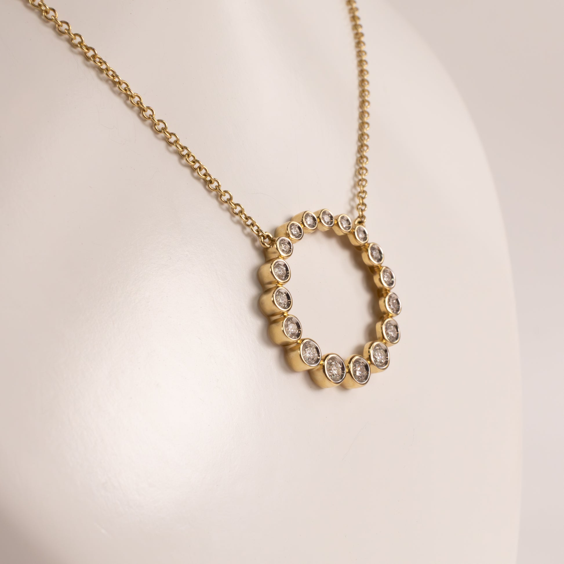 14KYG Diamond Bezel Circle Necklace