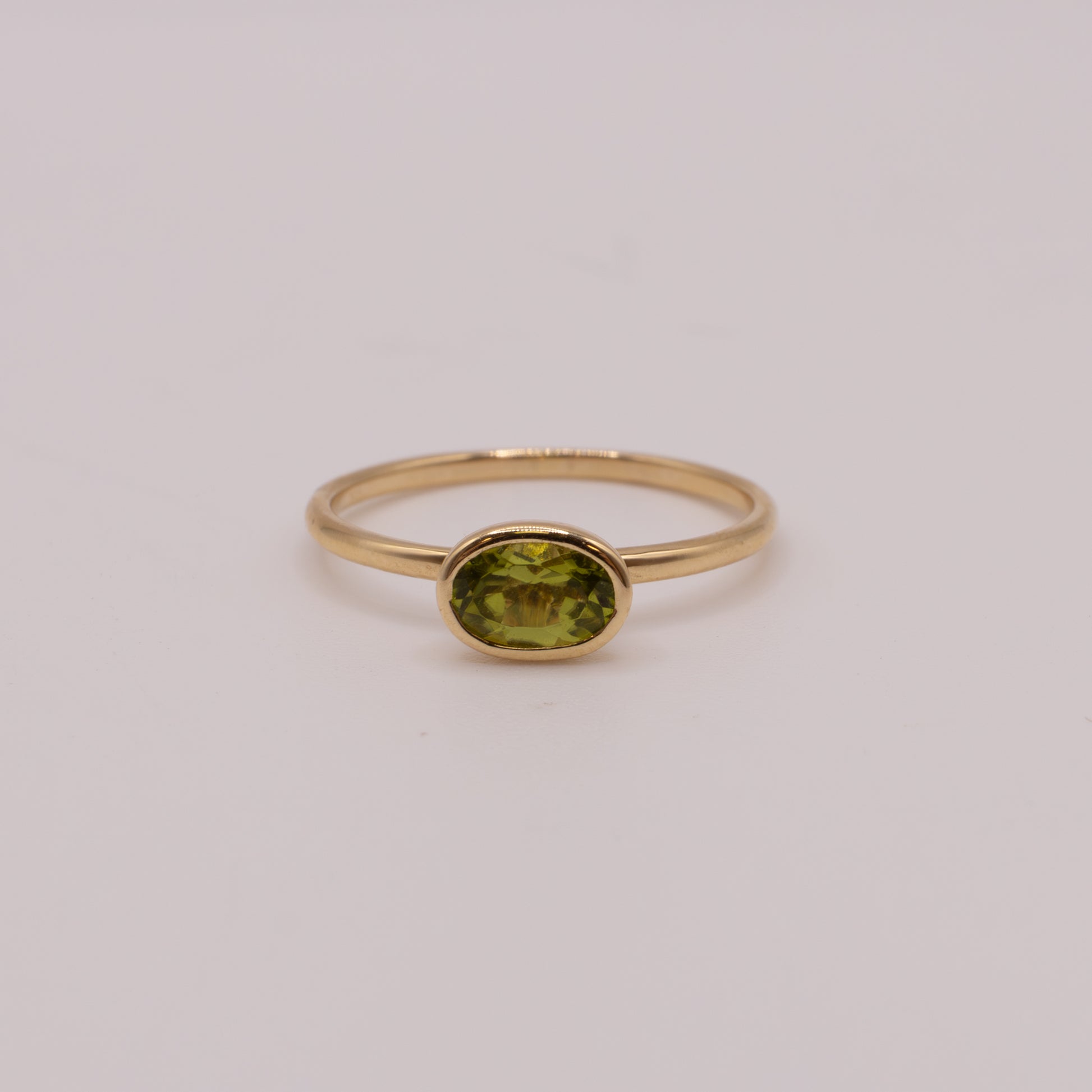 14KYG Peridot Oval Bezel Set RIng