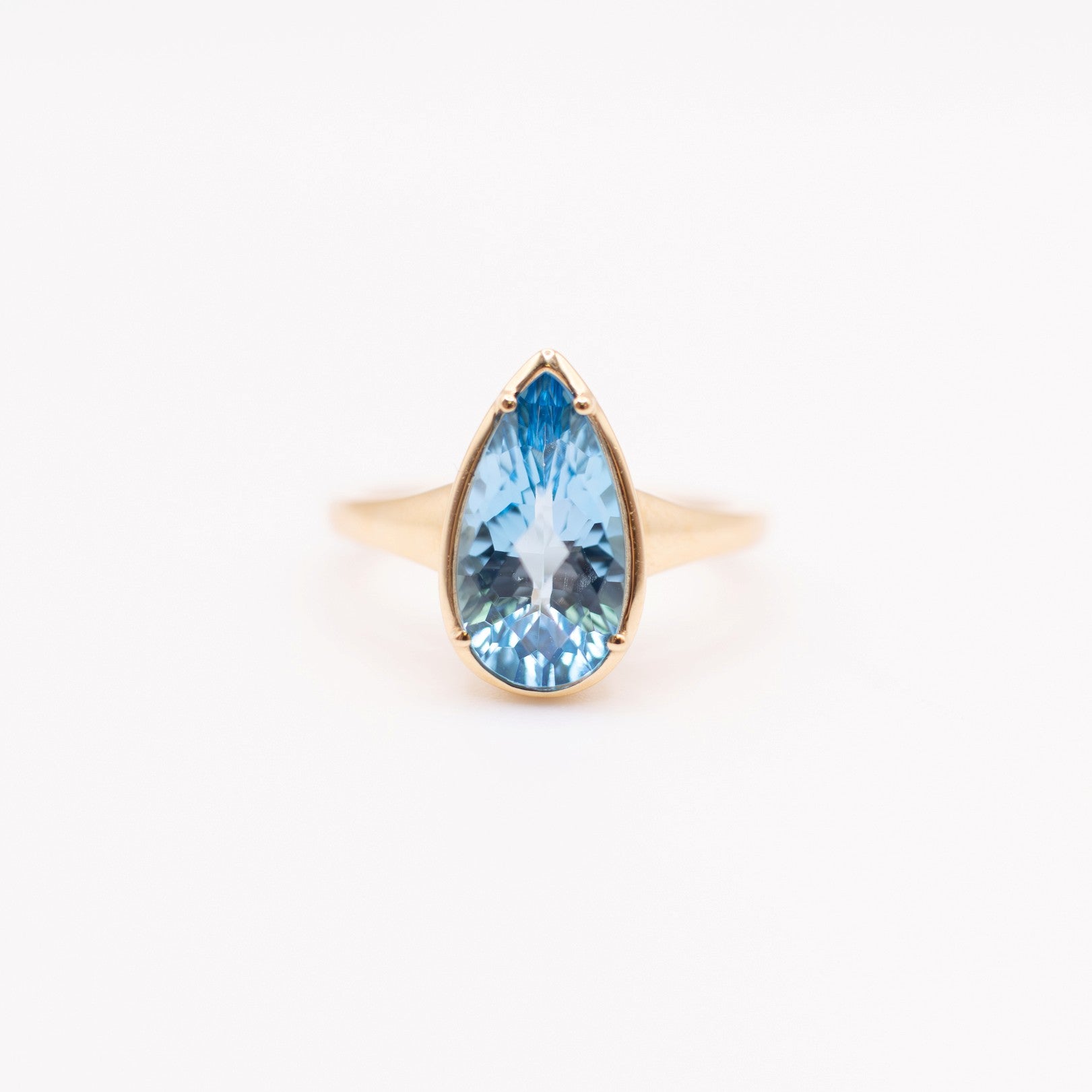 14KYG Blue Topaz Solitaire Ring