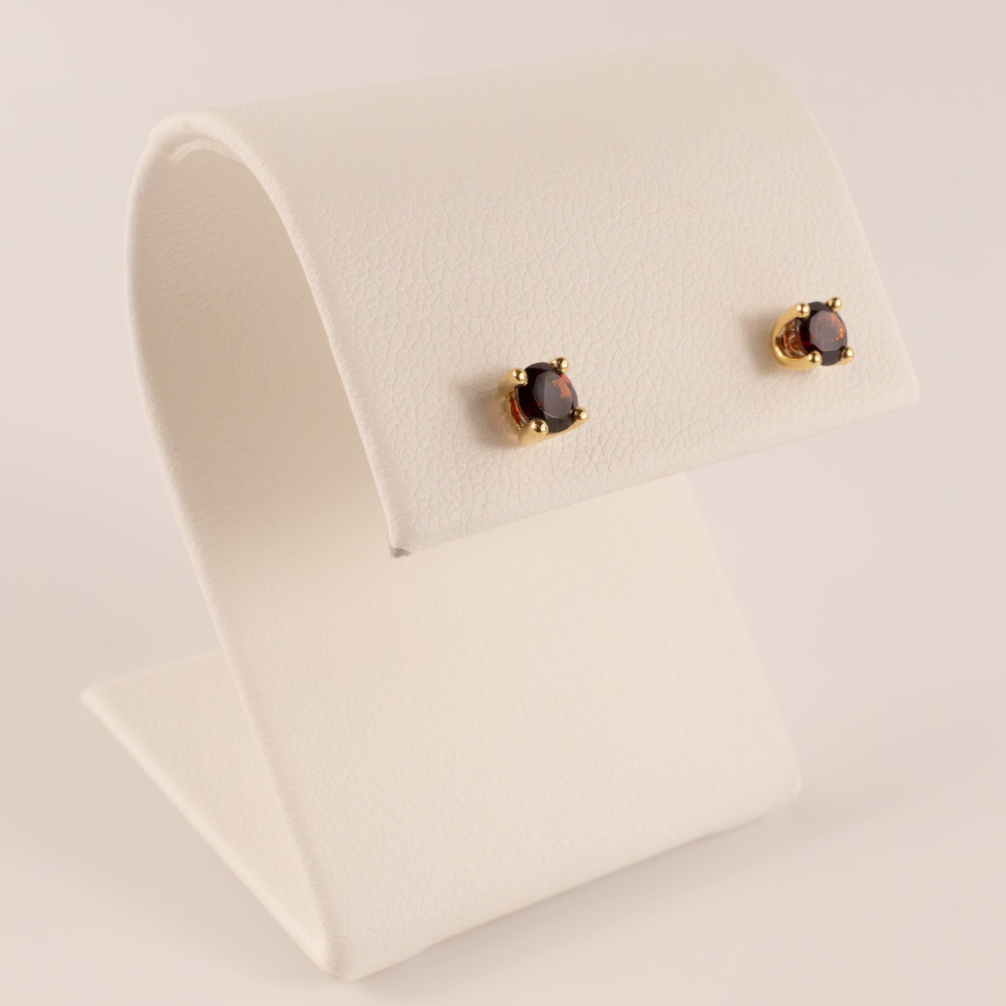 14KYG Round Garnet Stud Earrings