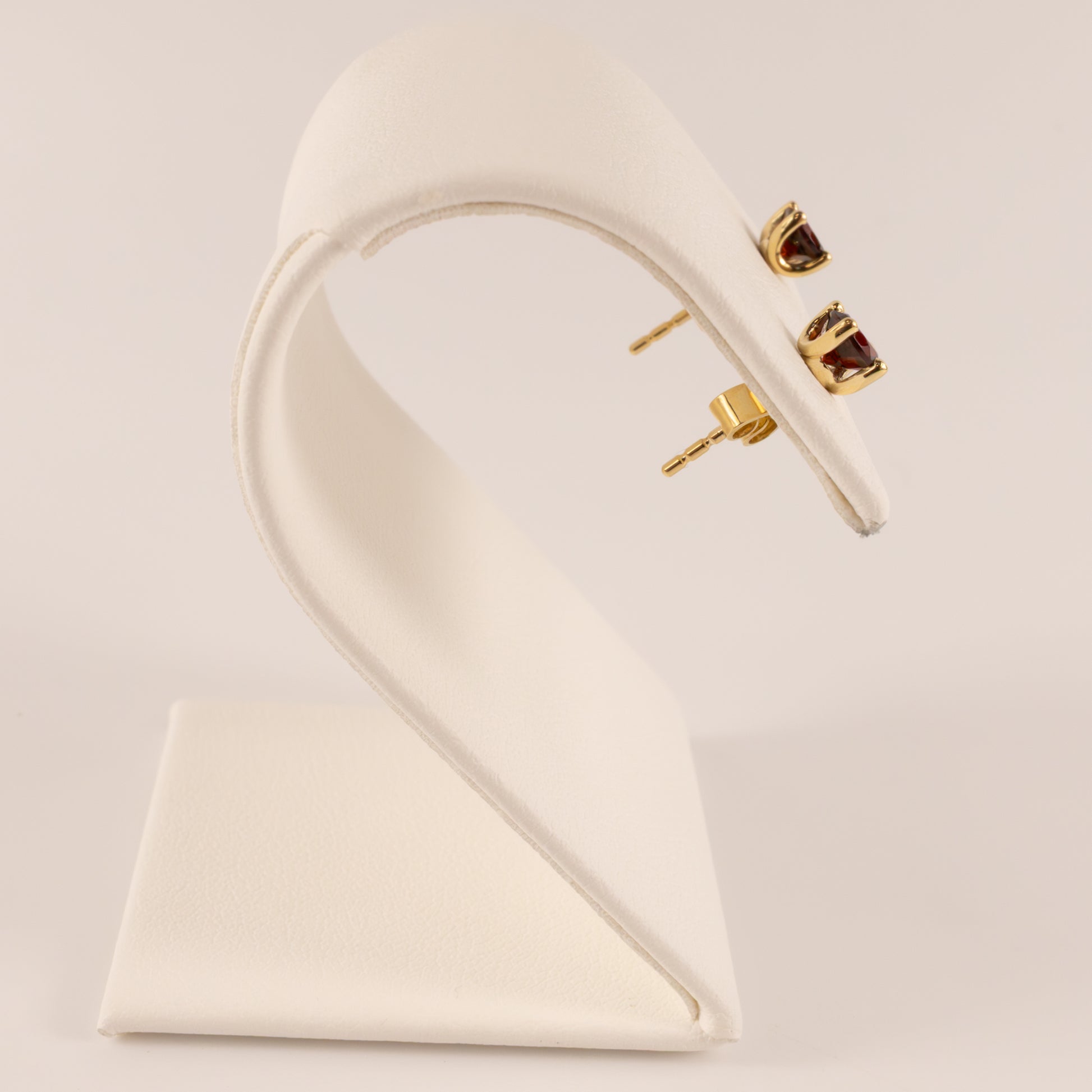 14KYG Round Garnet Stud Earrings