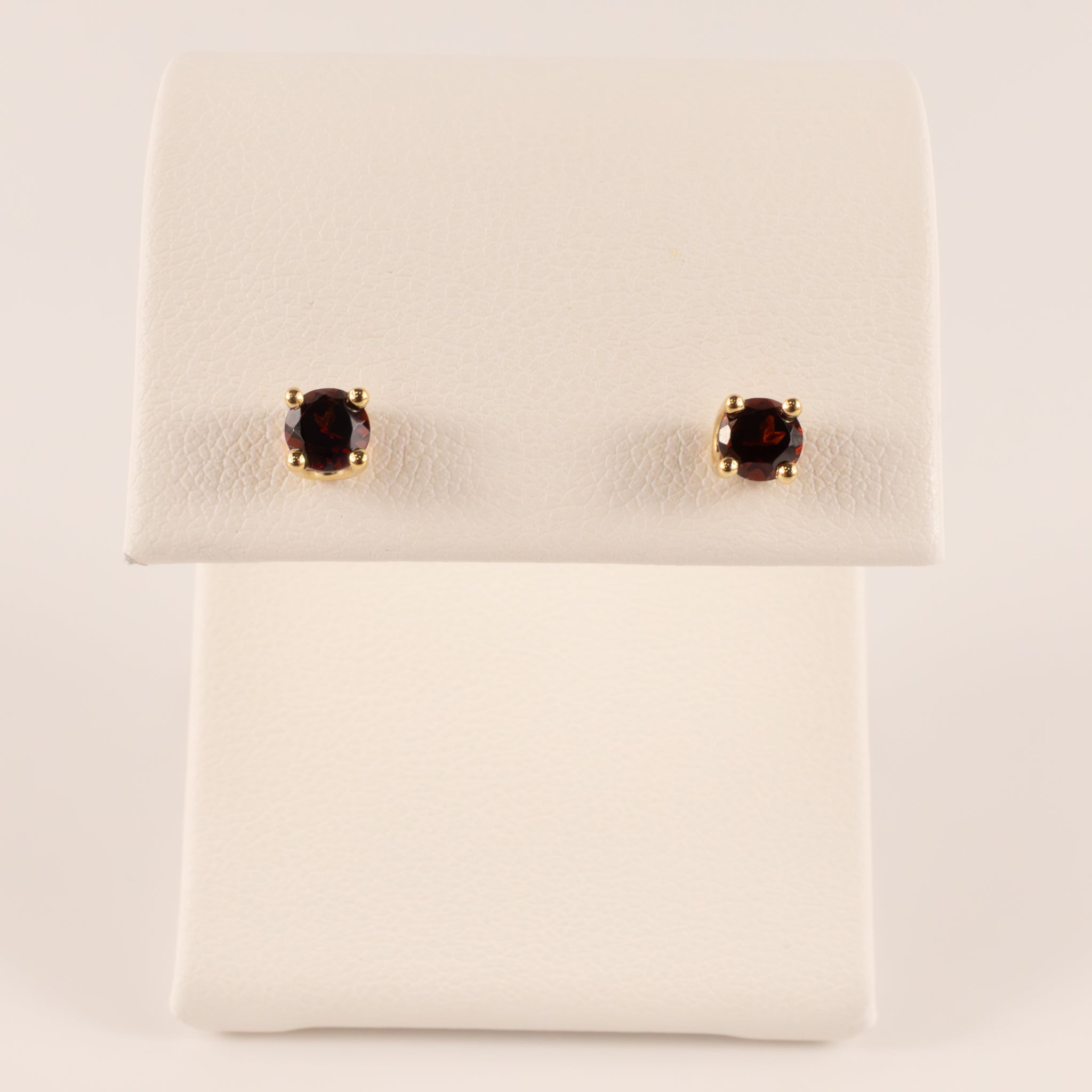 14KYG Round Garnet Stud Earrings