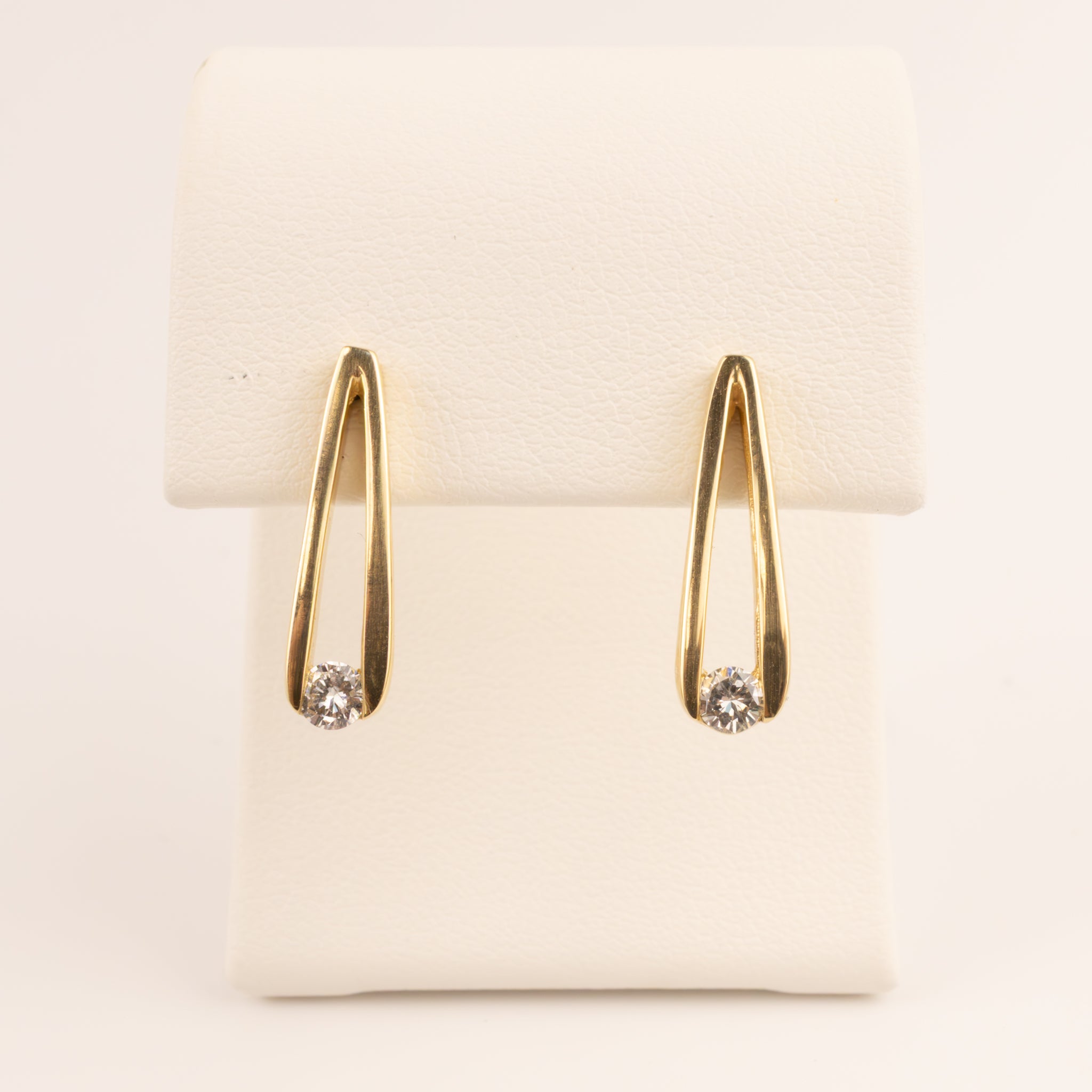 14KYG Diamond 0.25cttw Triangular Drop Earrings