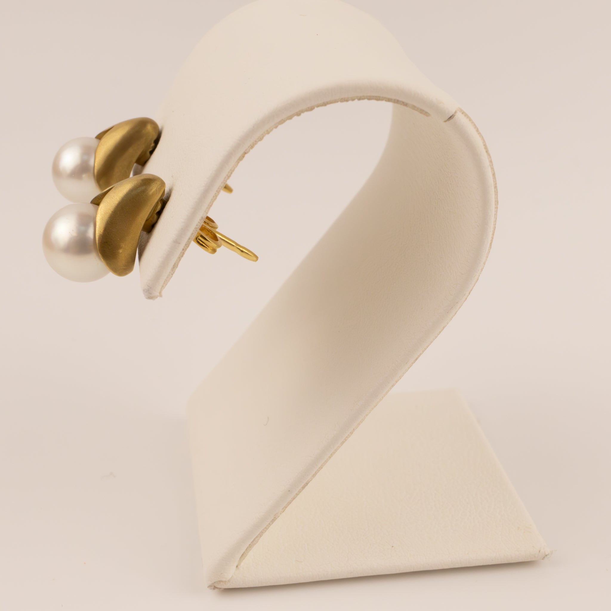 18KYG Pearl Satin Leaf Stud Earrings