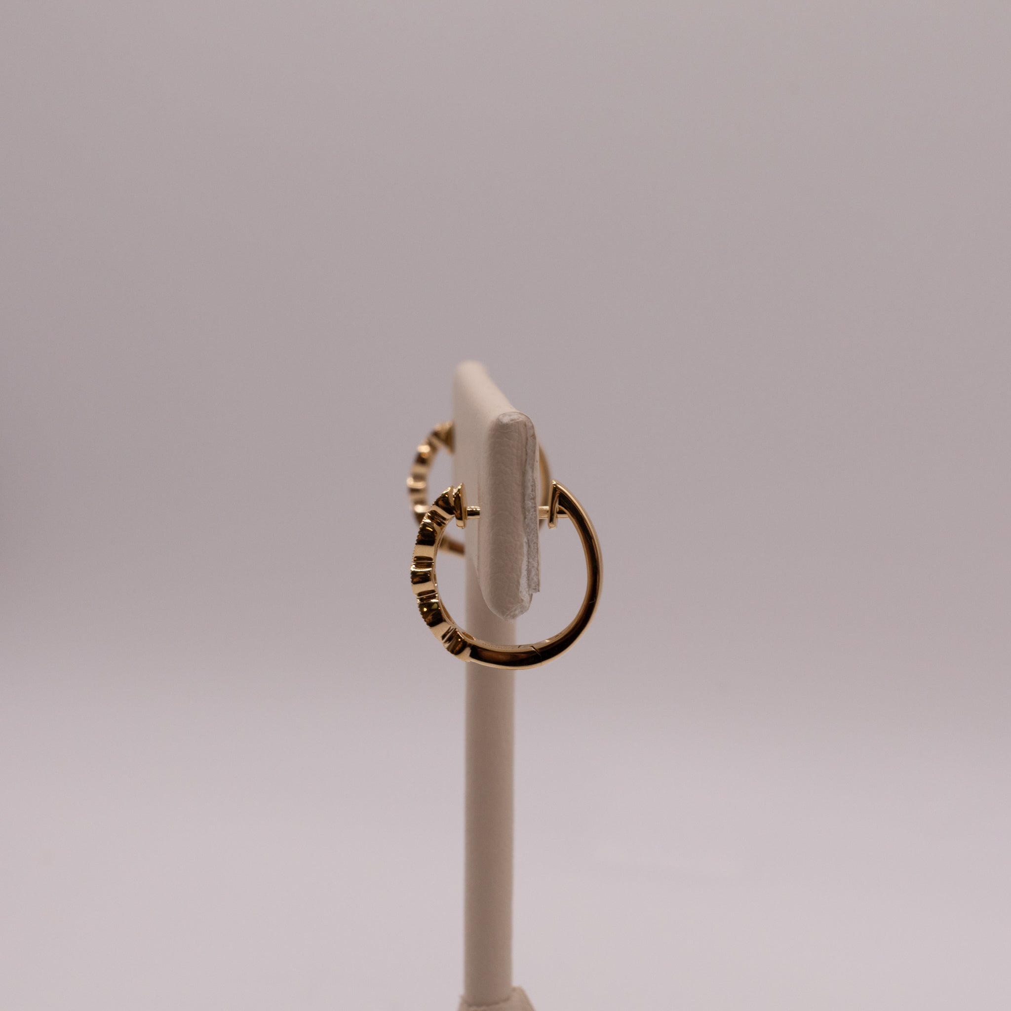 14KYG Diamond Scalloped Huggie Hoop Earrings