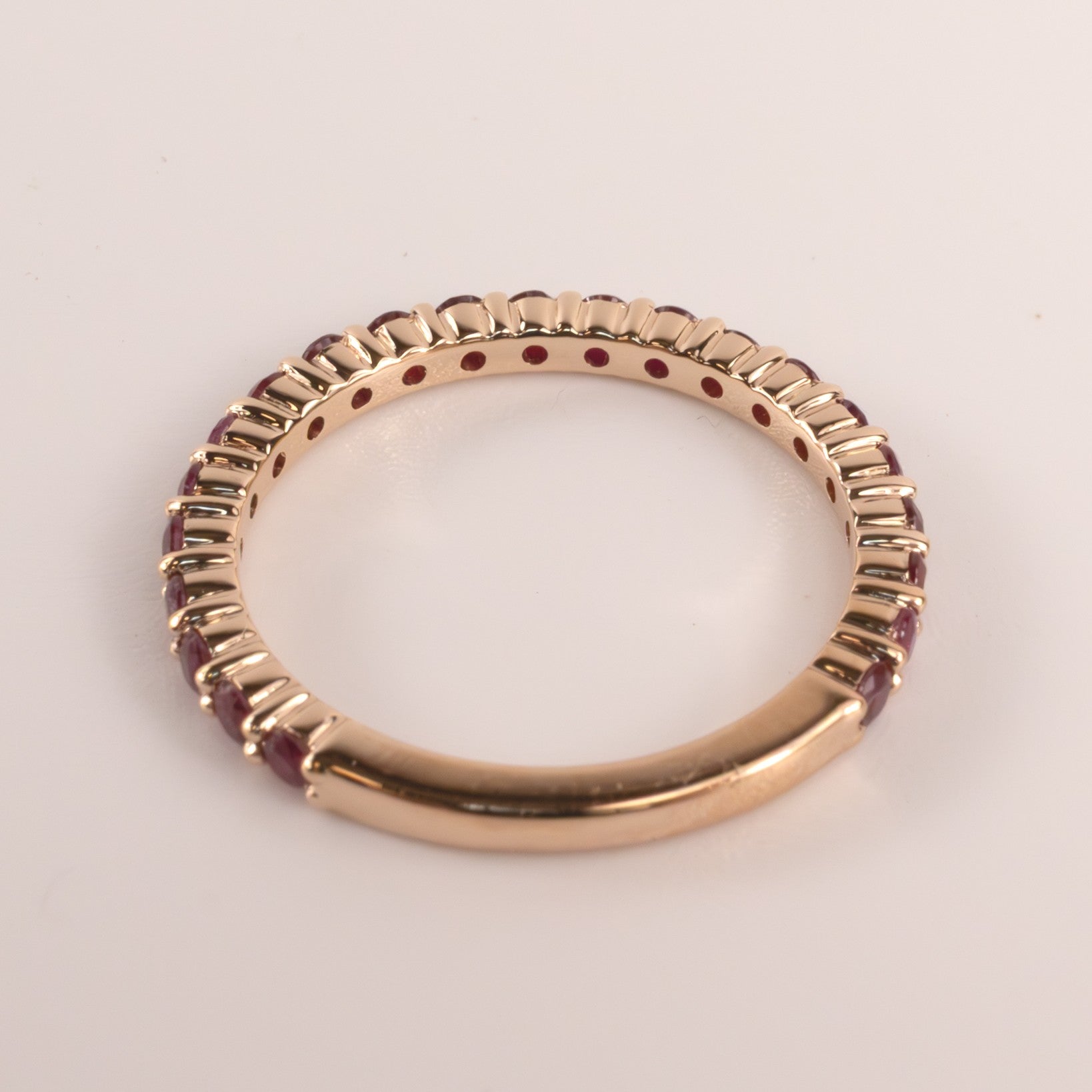 14KRG Ruby 0.87cttw Shared Prong Band