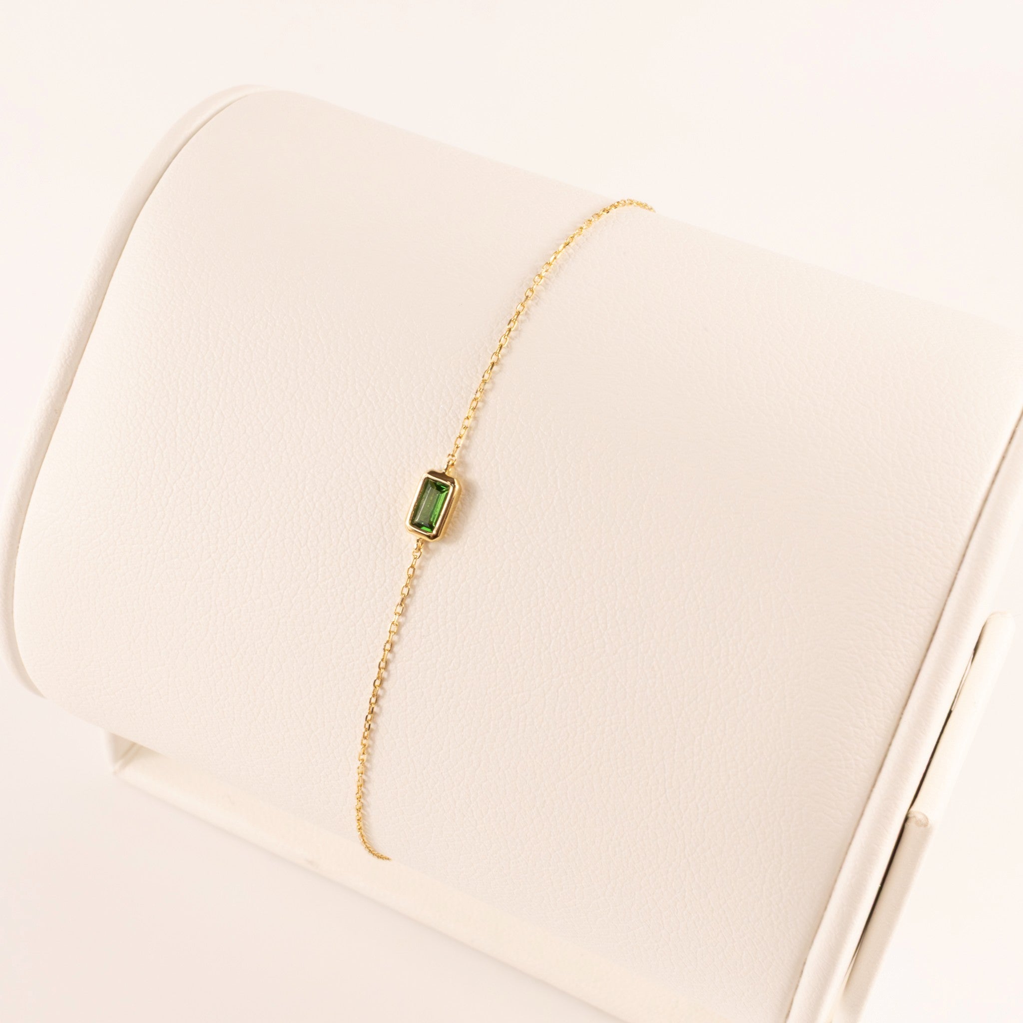 14KYG Tsavorite Bezel Set Cable Chain Bracelet