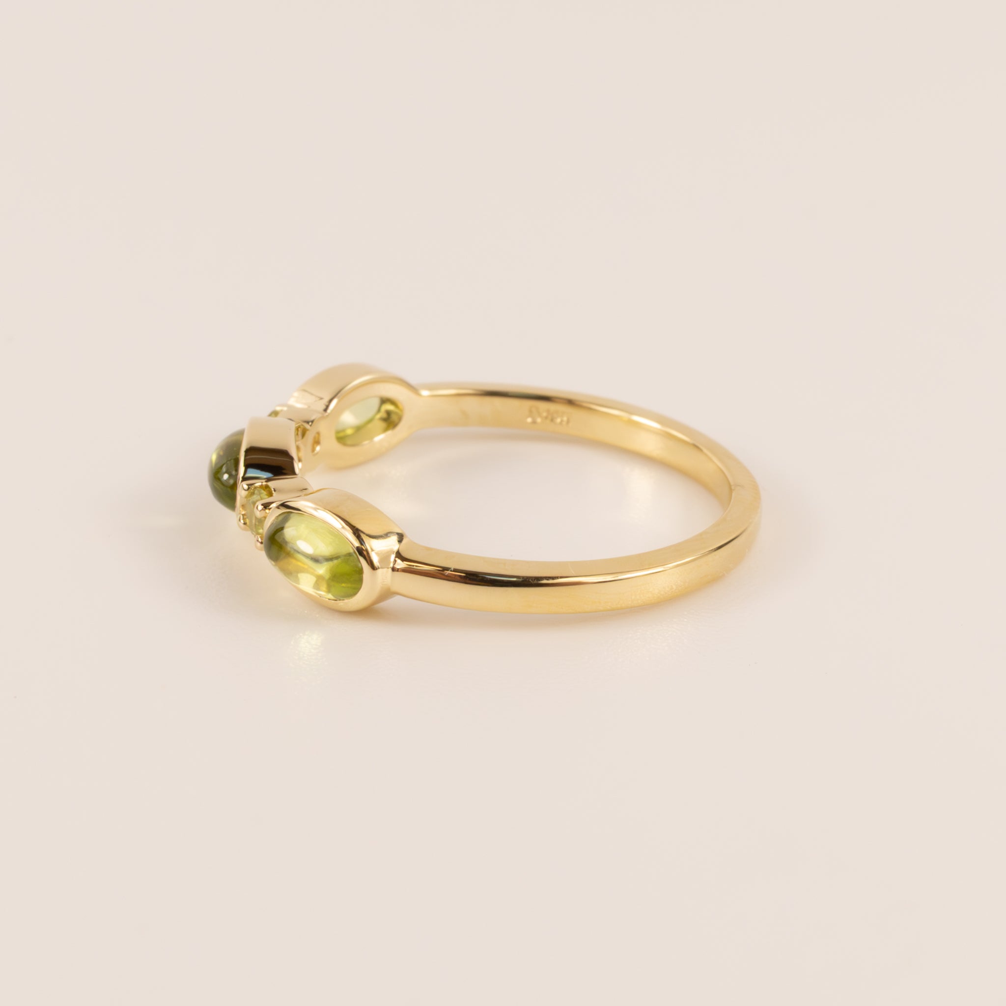 14KYG Peridot Cabochon Alternating Band