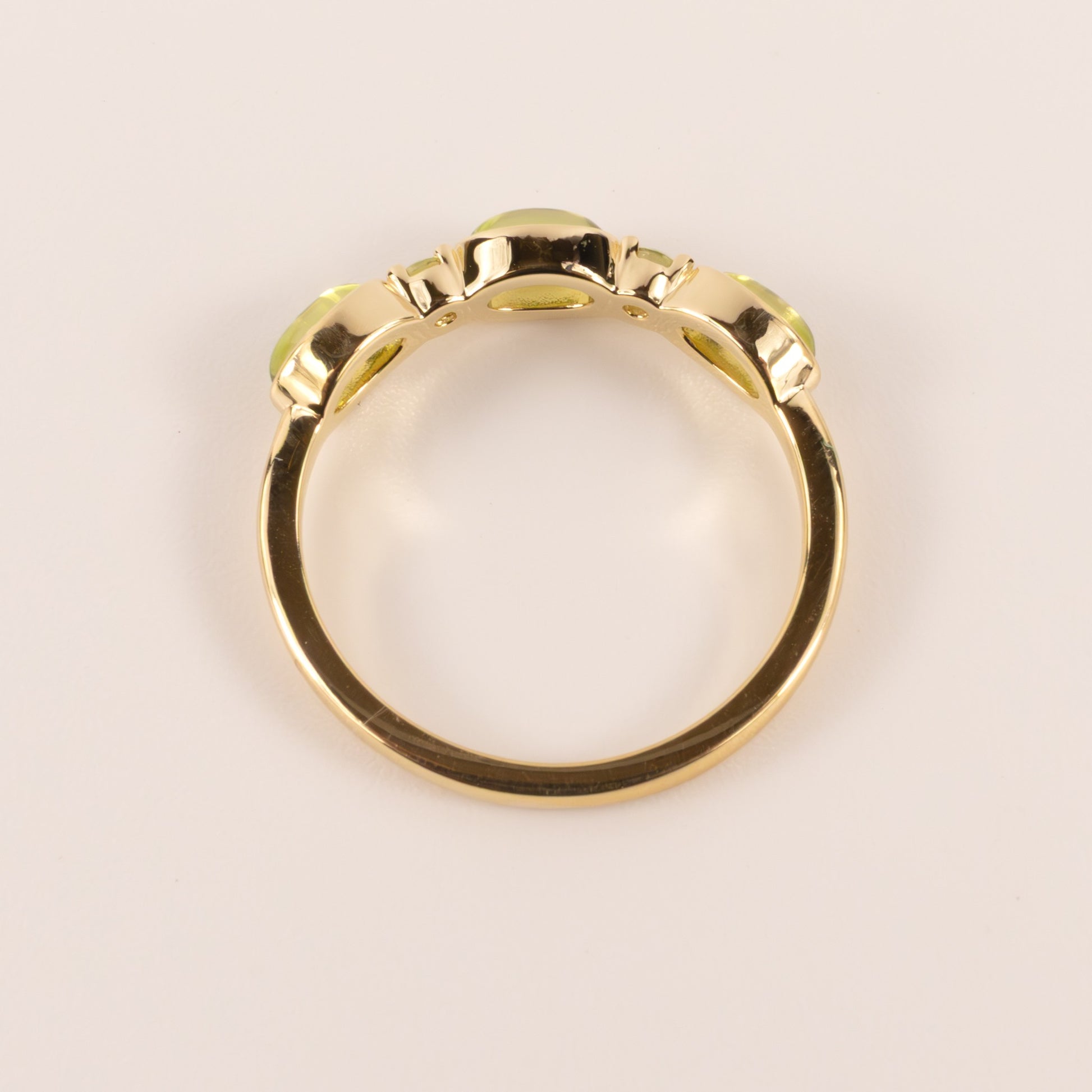 14KYG Peridot Cabochon Alternating Band