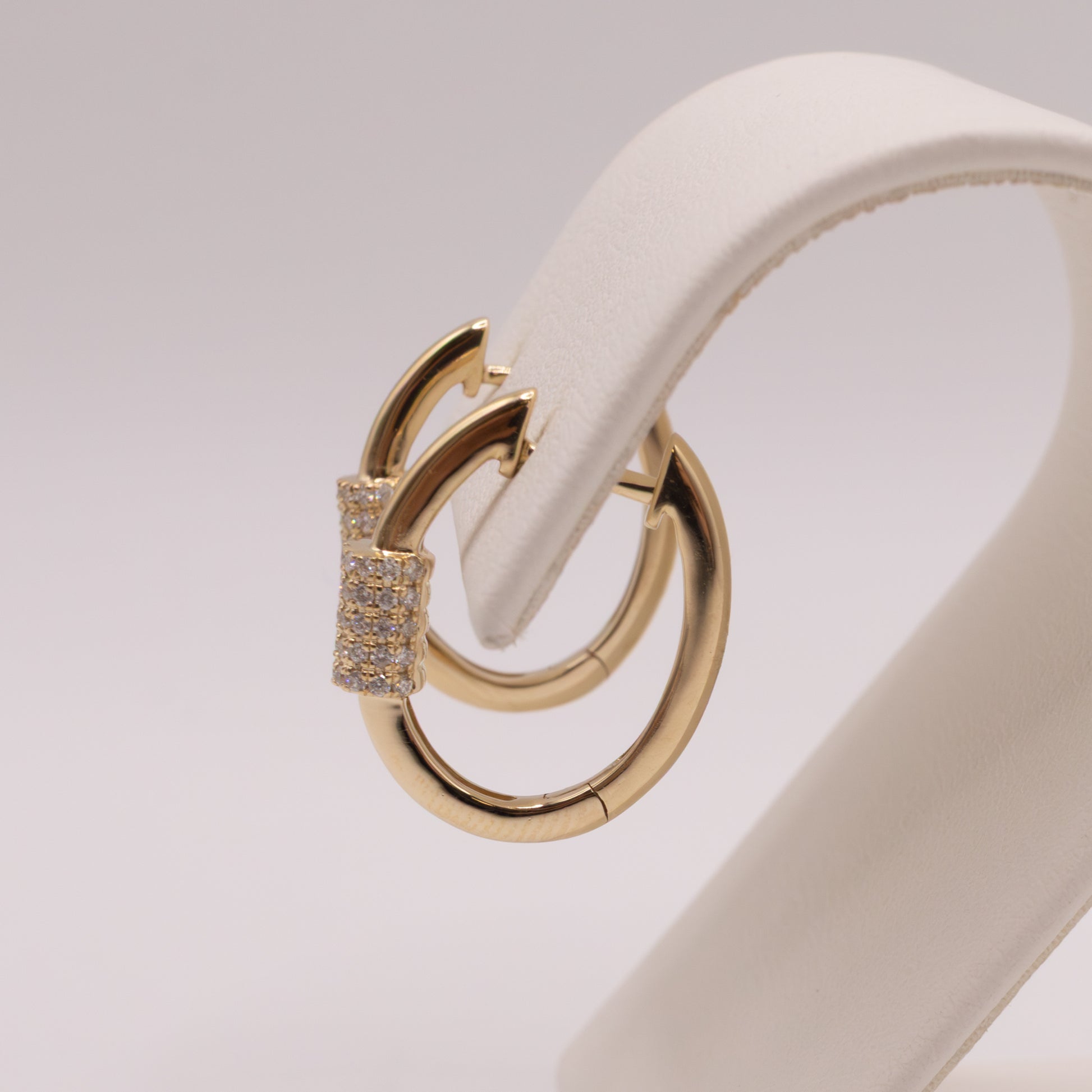 14KYG Diamond Center Segment Oval Huggie Hoop Earrings