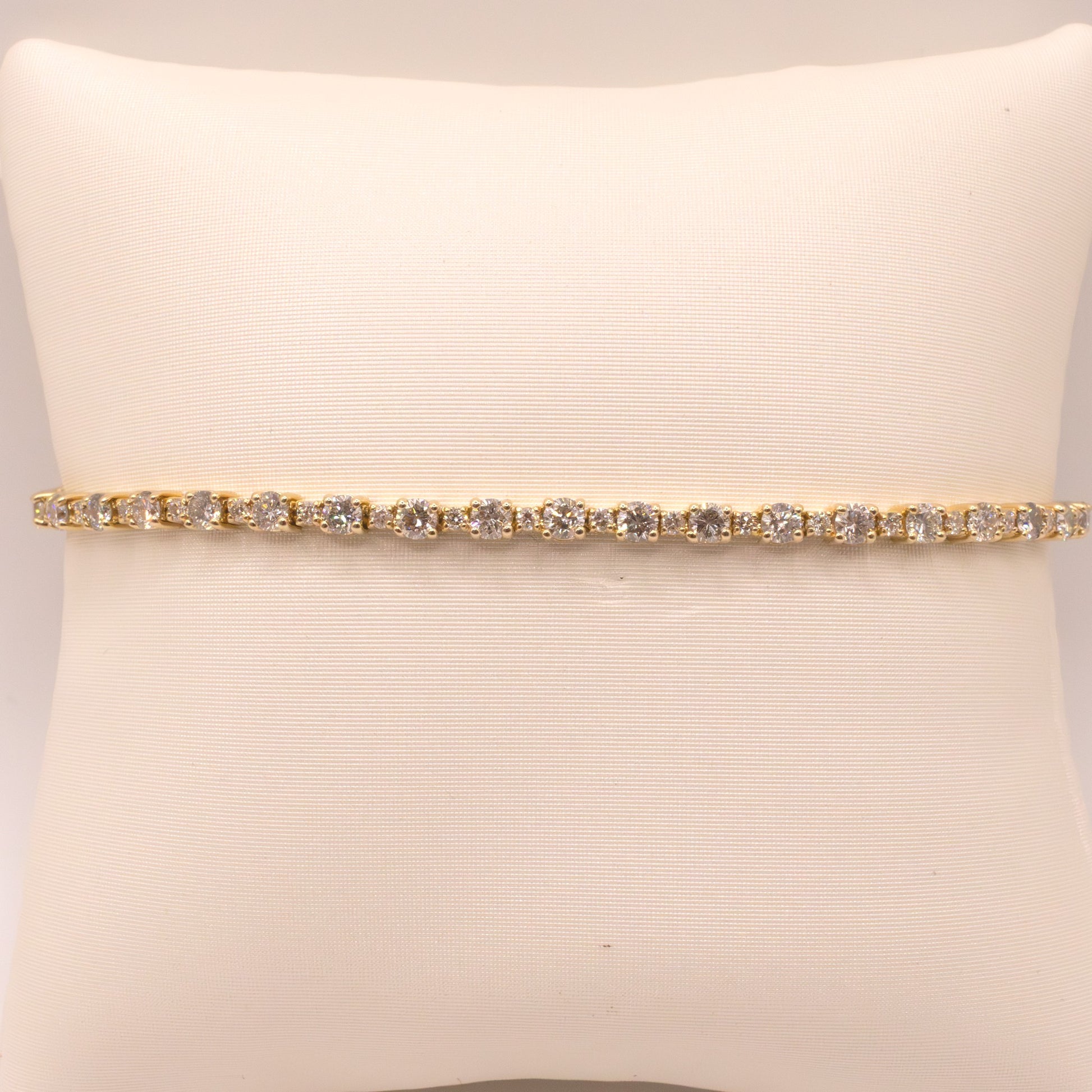 14KYG 3.22 Alternating Diamond Tennis Bracelet