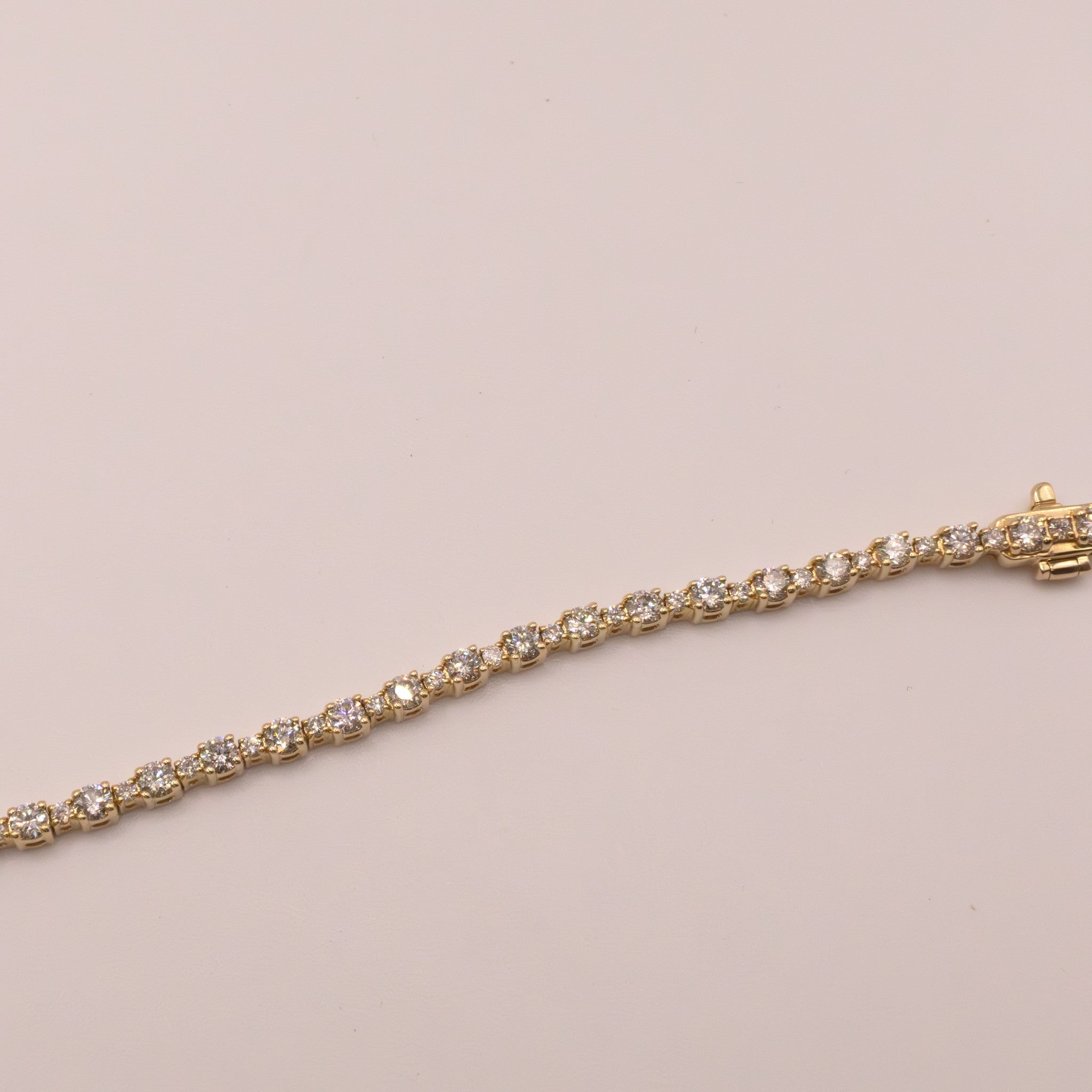 14KYG 3.22 Alternating Diamond Tennis Bracelet