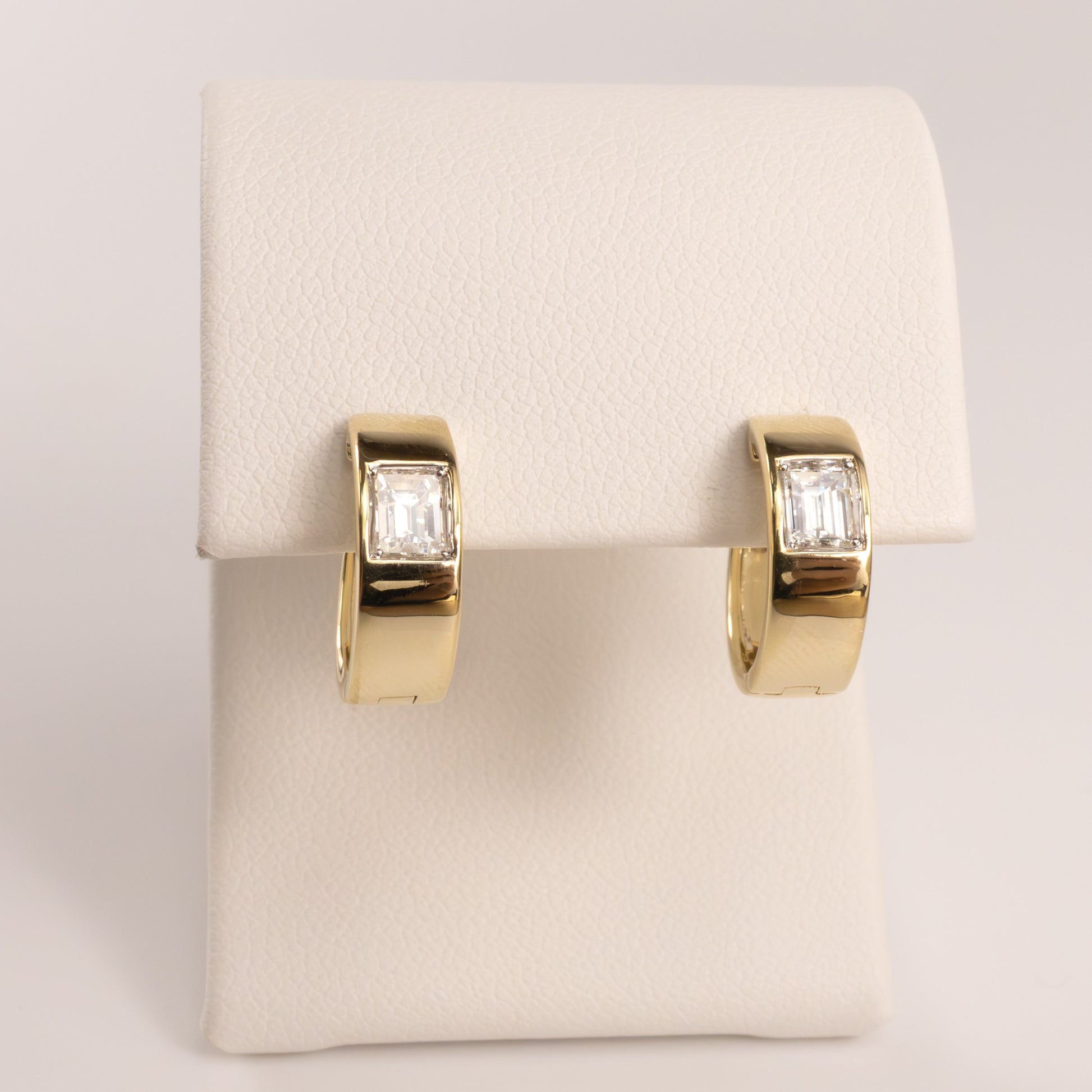 14KYG Diamond Flush Set Step Cut Huggie Hoop Earrings