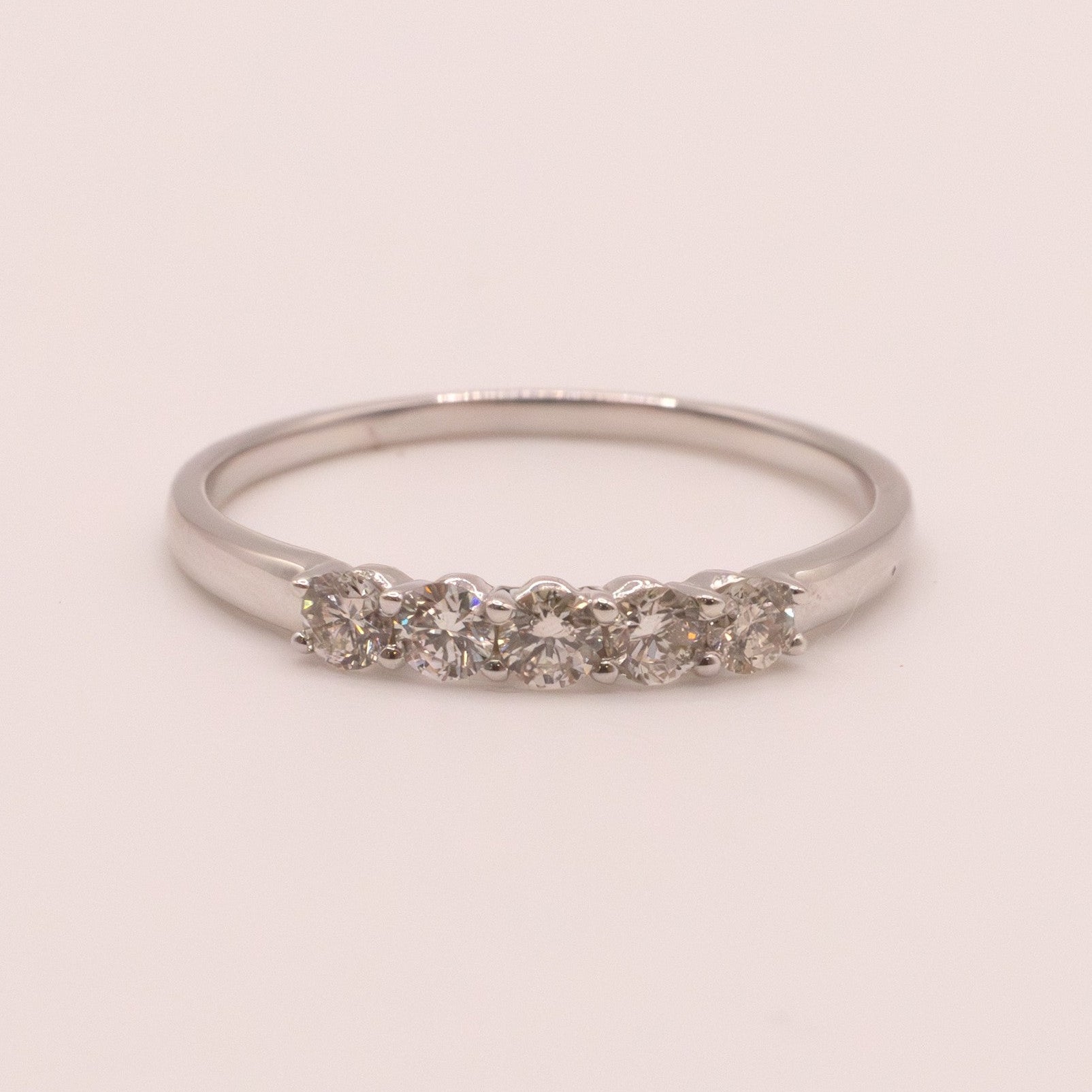 18KWG Diamond 5-Stone Shared Prong Band