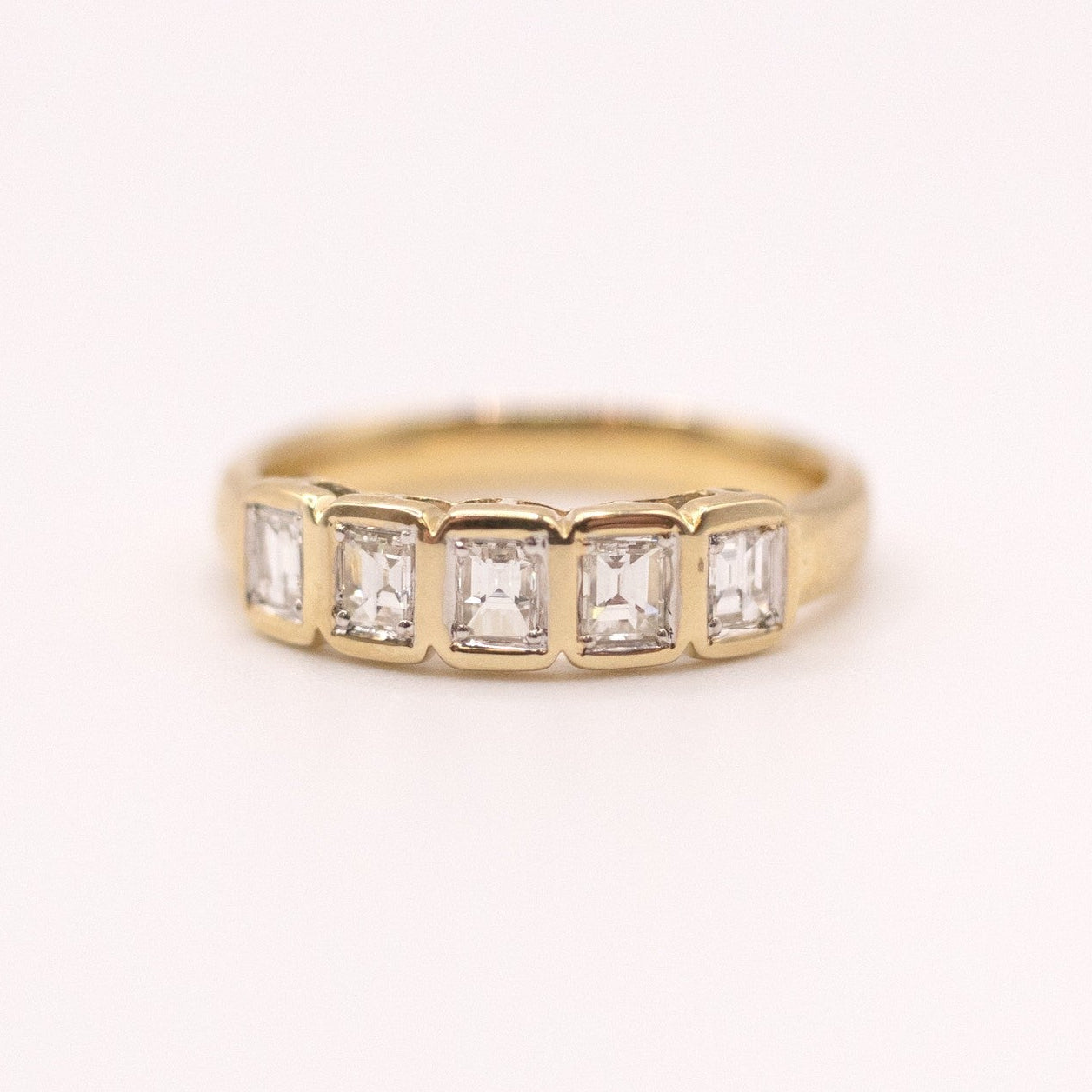 14KYG Diamond 5-Stone Bezel Set Band