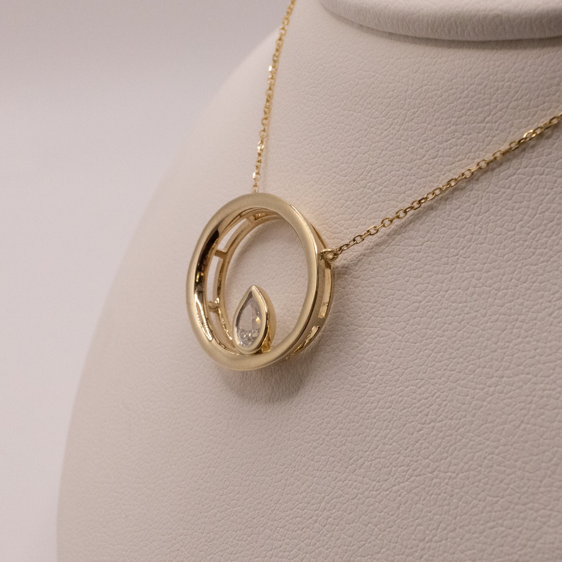 14KYG Diamond Bezel Set in Oval Frame Necklace