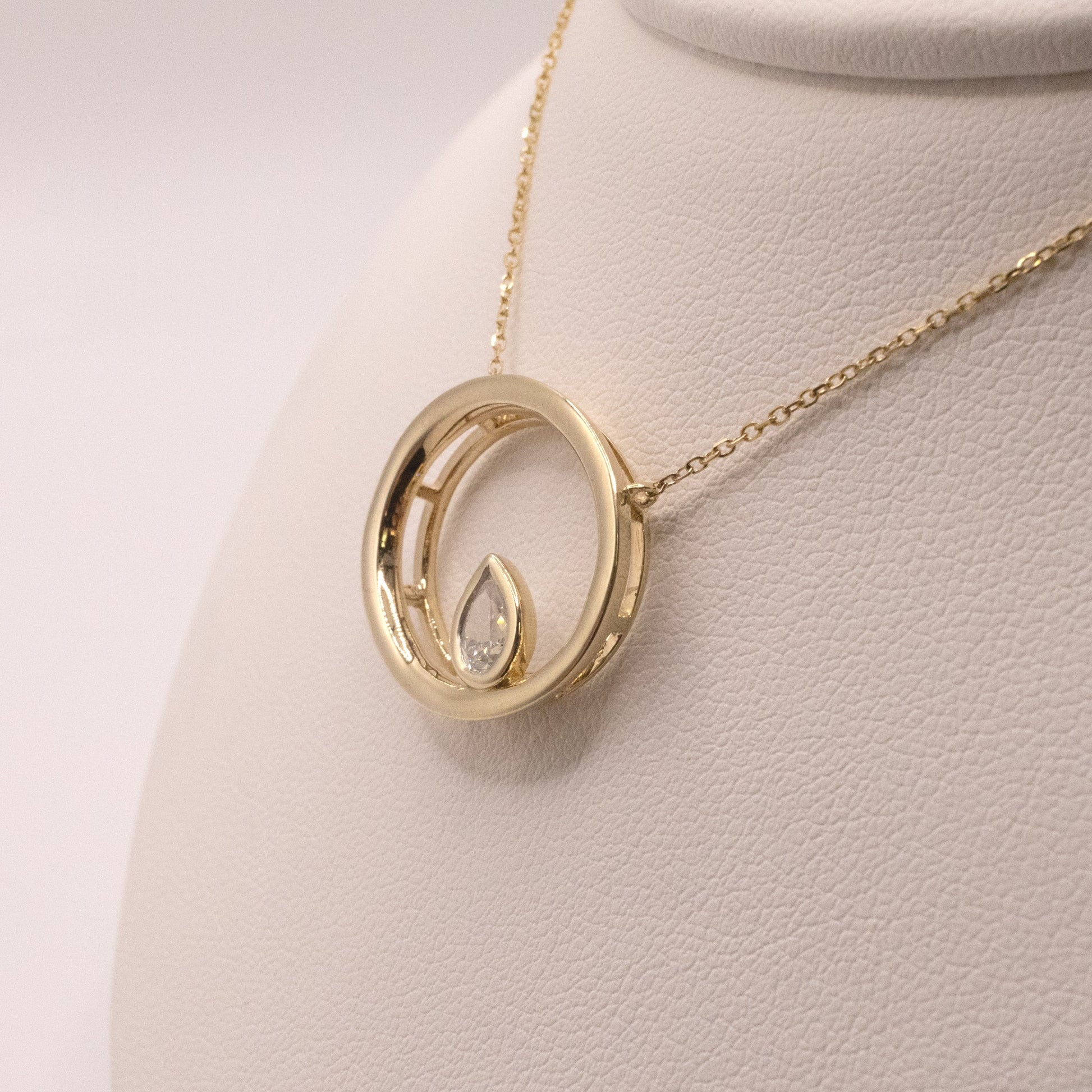 14KYG Diamond Bezel Set in Oval Frame Necklace