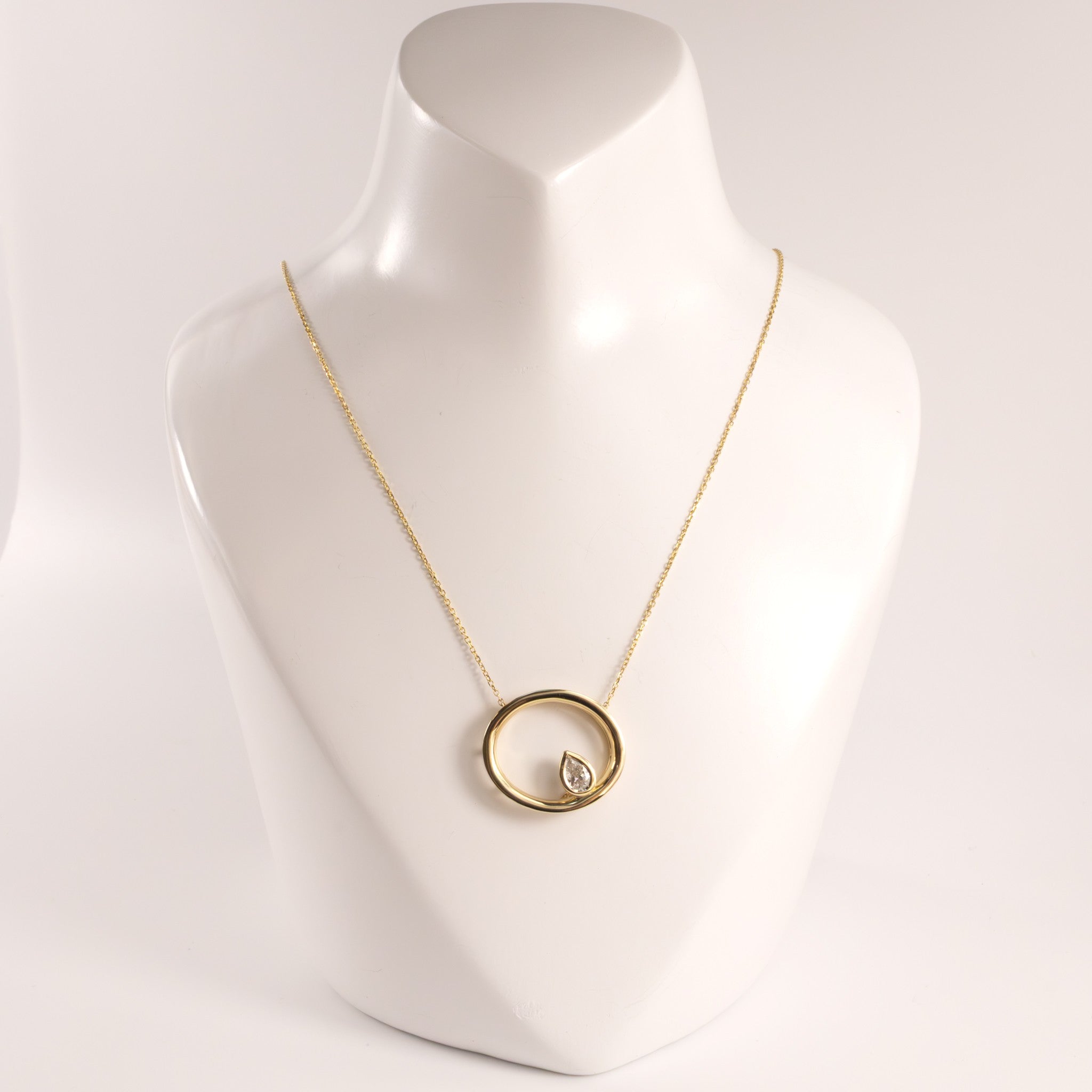 14KYG Diamond Bezel Set in Oval Frame Necklace