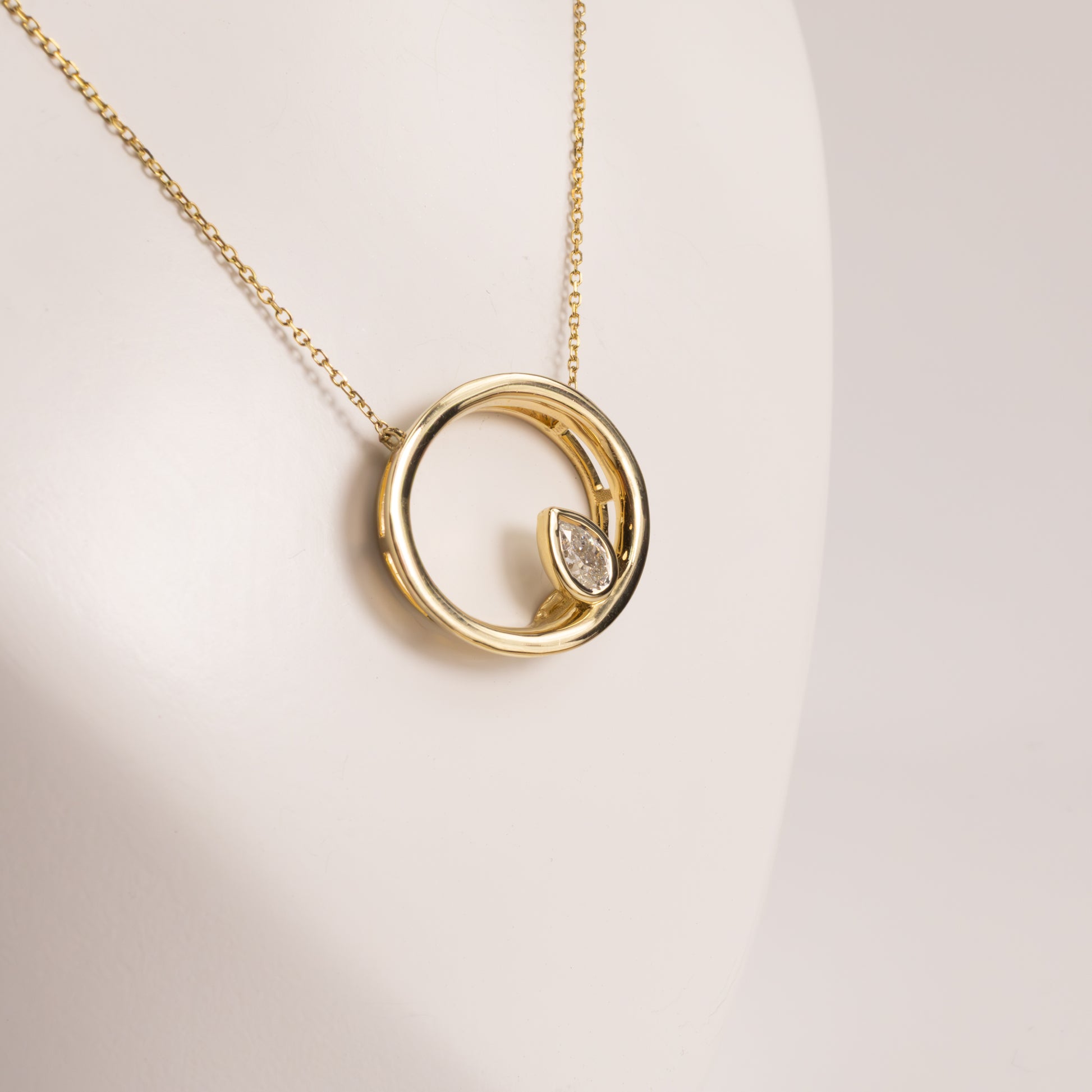 14KYG Diamond Bezel Set in Oval Frame Necklace