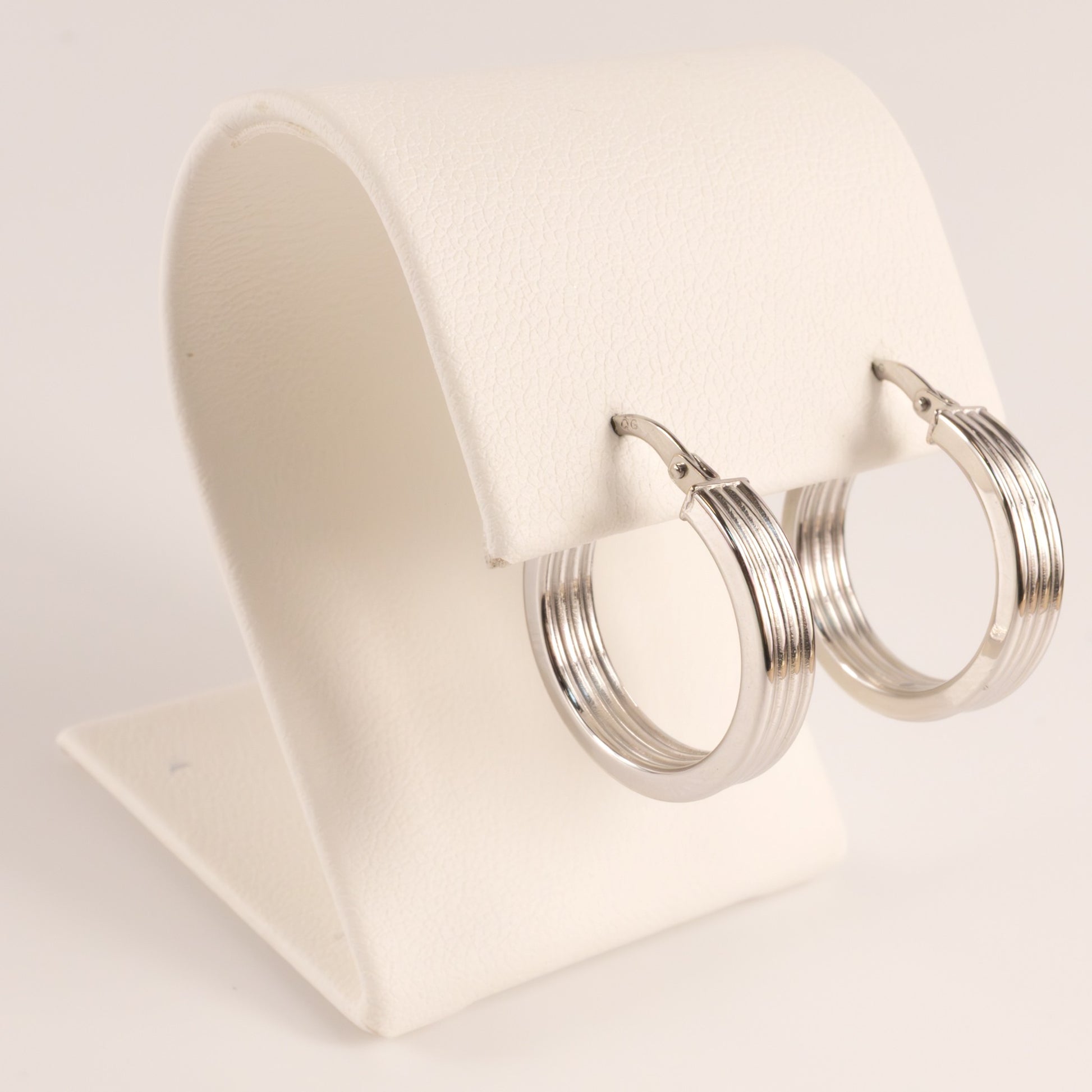 14KWG 4x18mm Grooved Tube Hoop Earrings