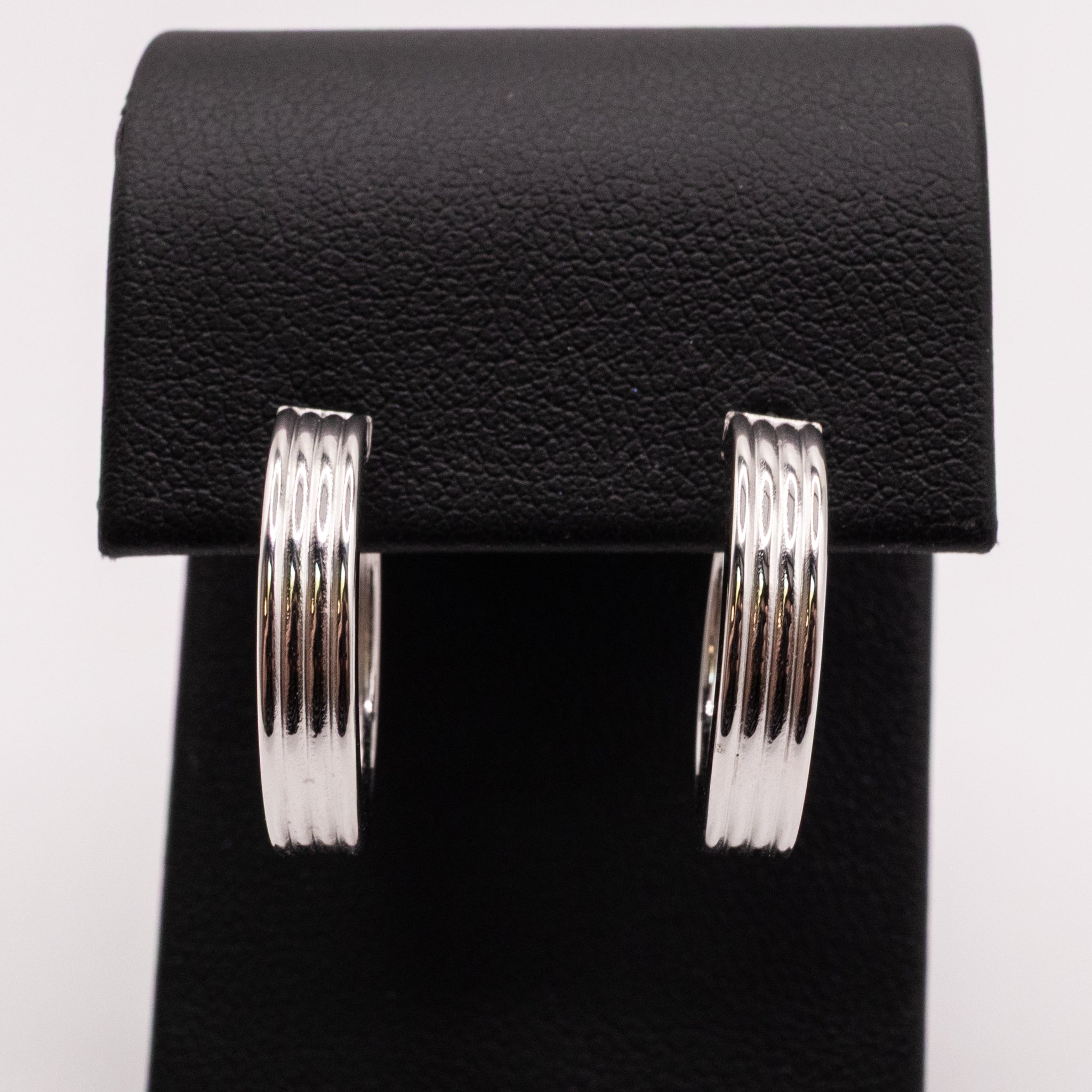 14KWG 4x18mm Grooved Tube Hoop Earrings