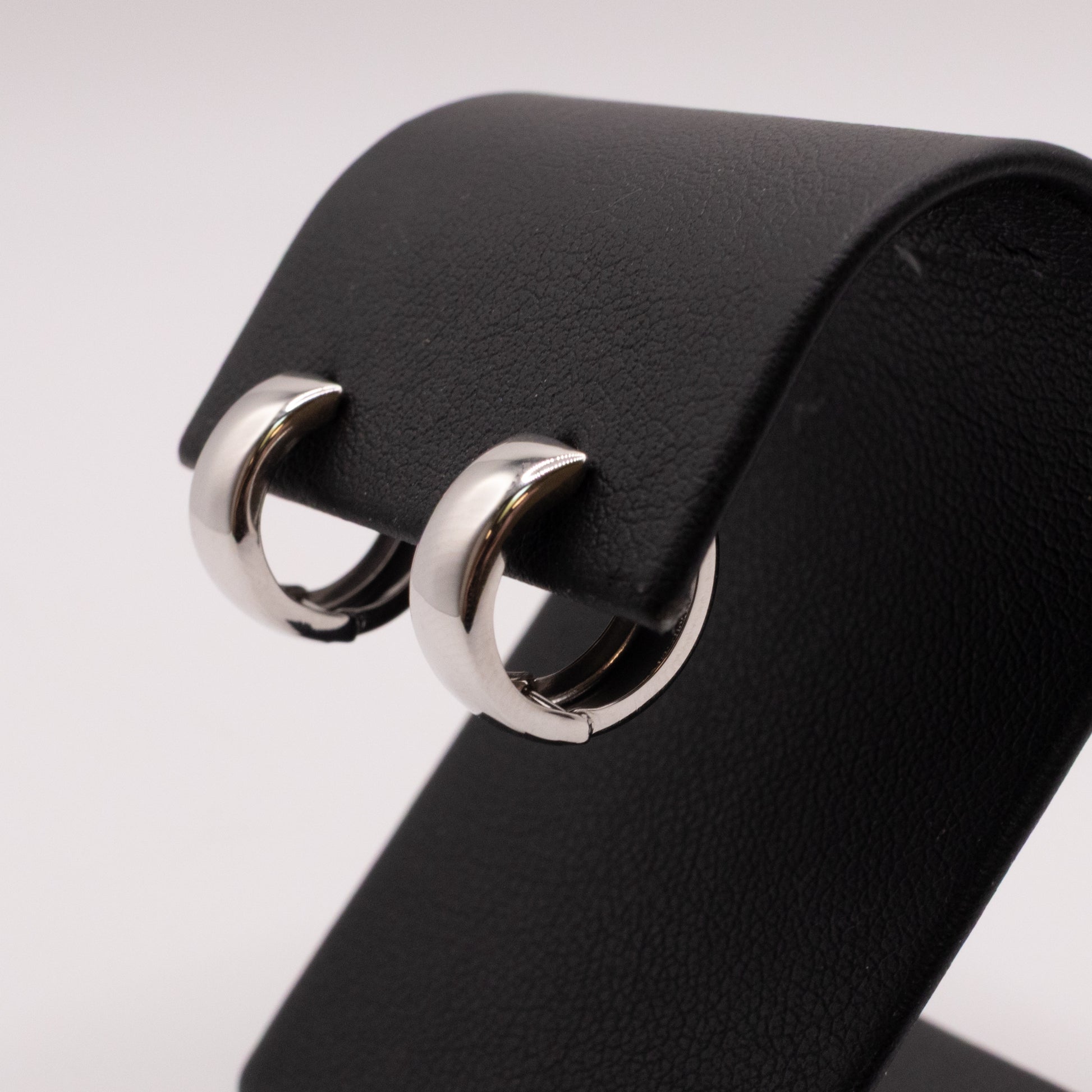 14KWG 5x12mm Hinged Huggie Hoop Earrings