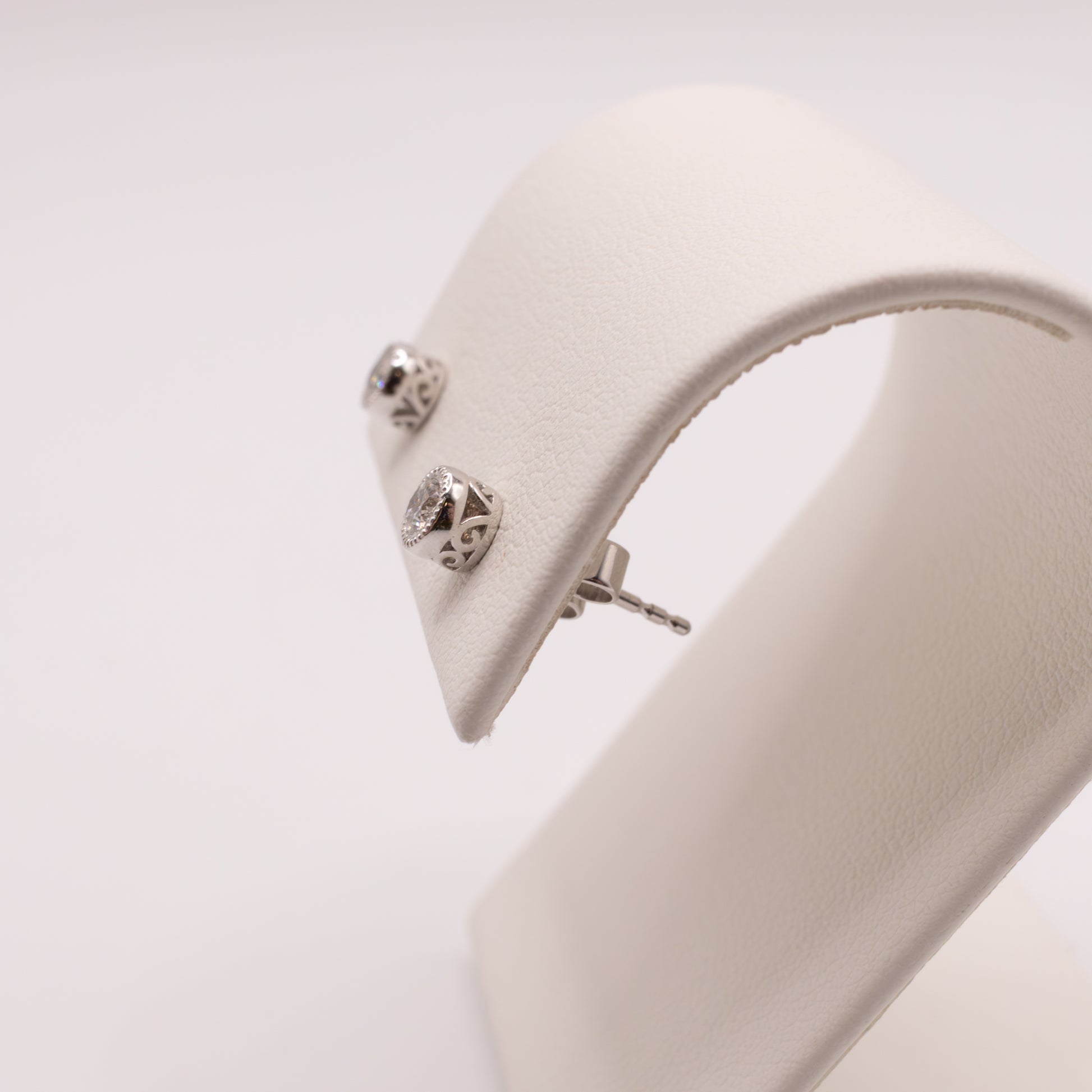 14KWG Diamond Milgrain Bezel Stud Earrings