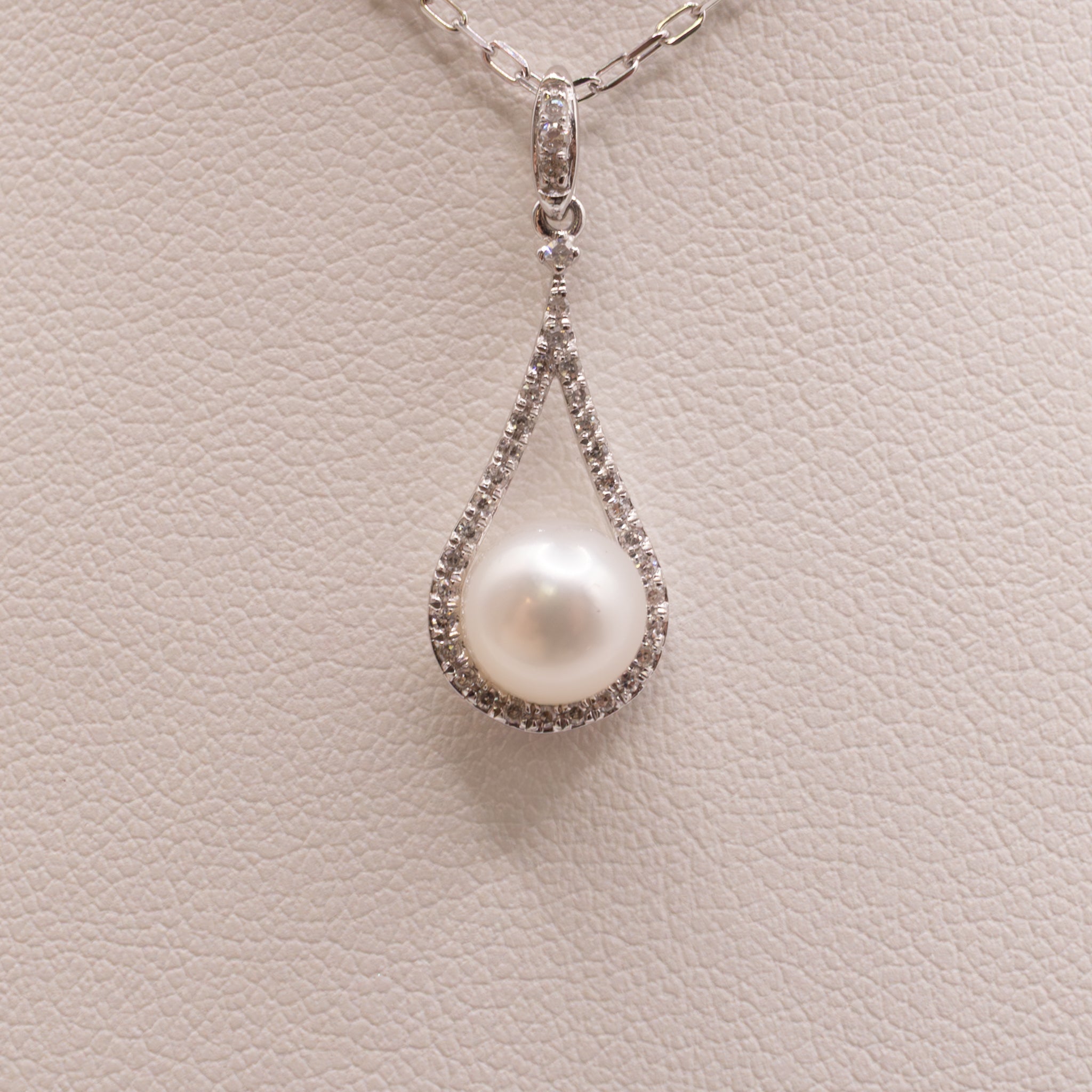 14KWG Pearl and Diamond Raindrop Necklace