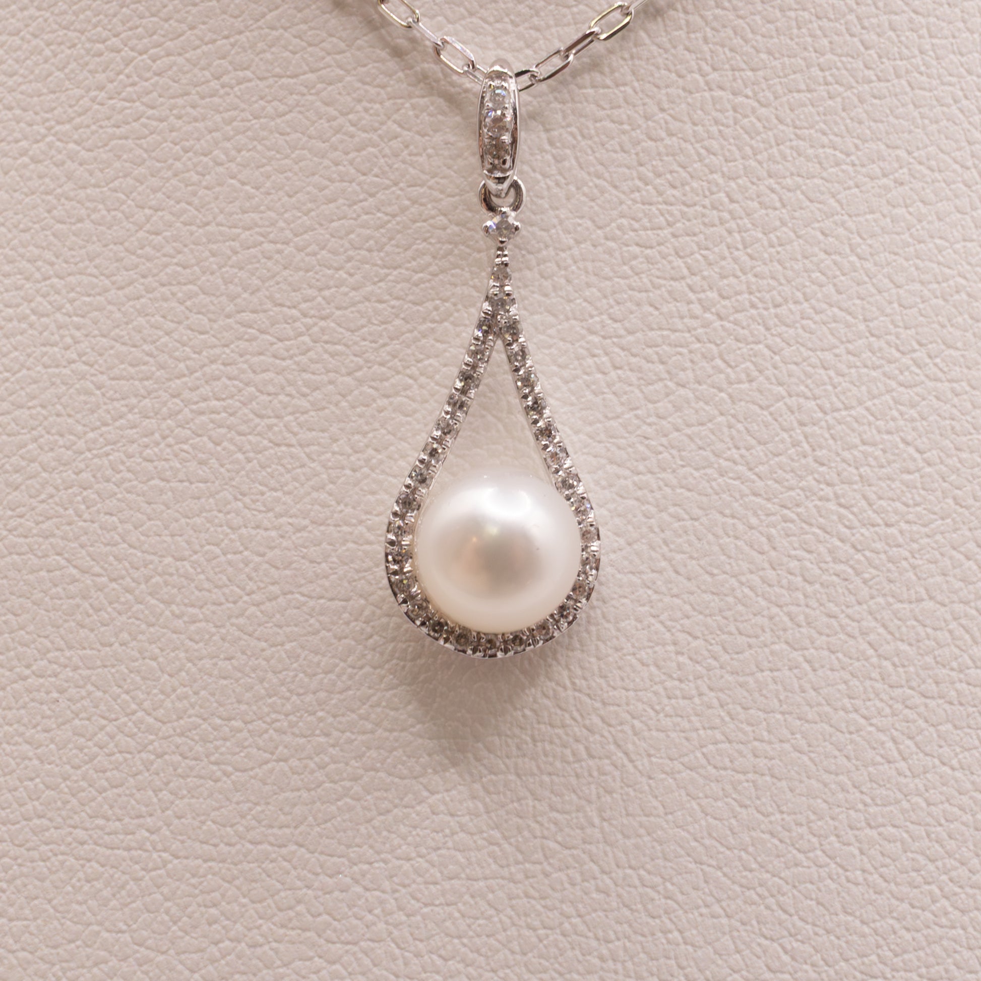 14KWG Pearl and Diamond Raindrop Necklace