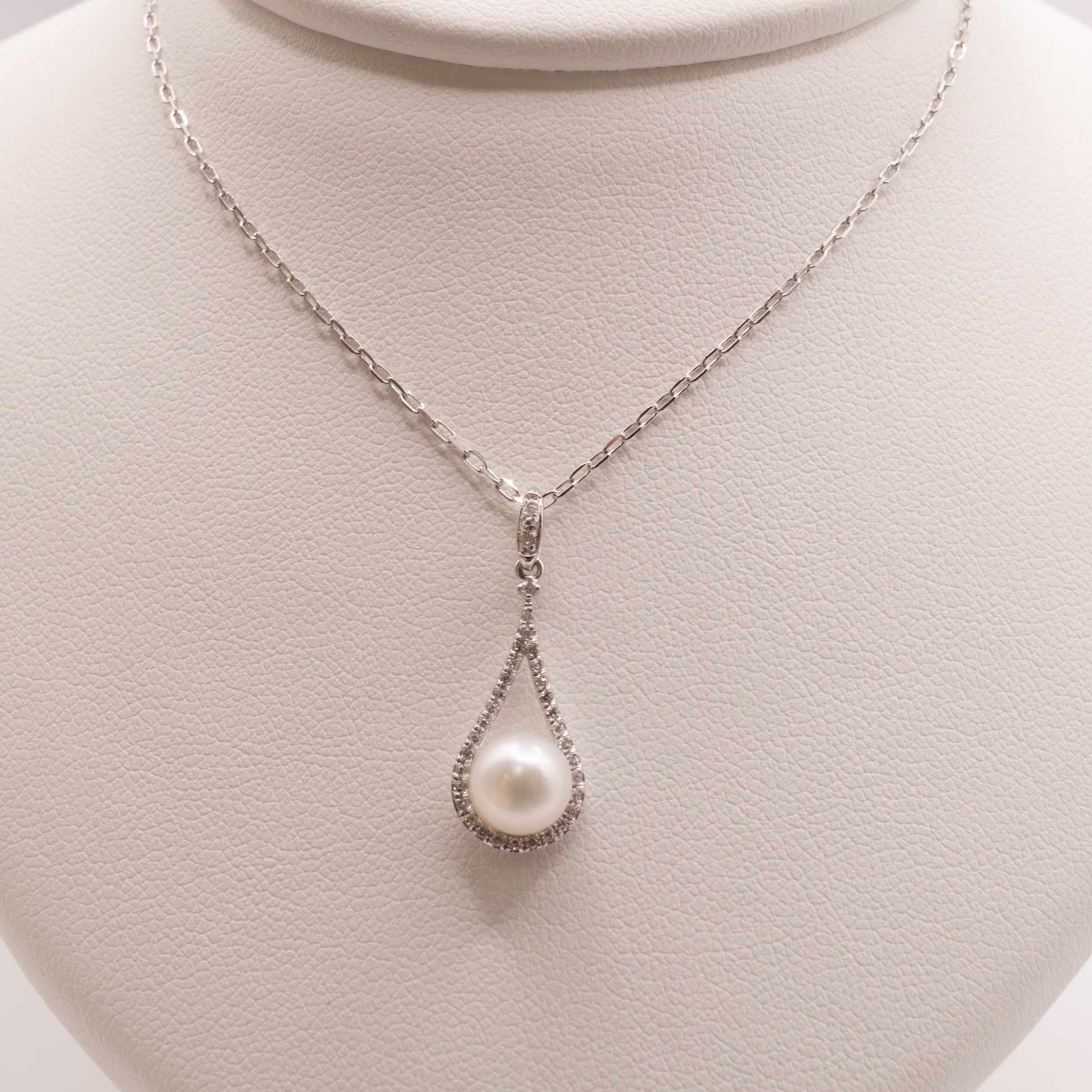 14KWG Pearl and Diamond Raindrop Necklace