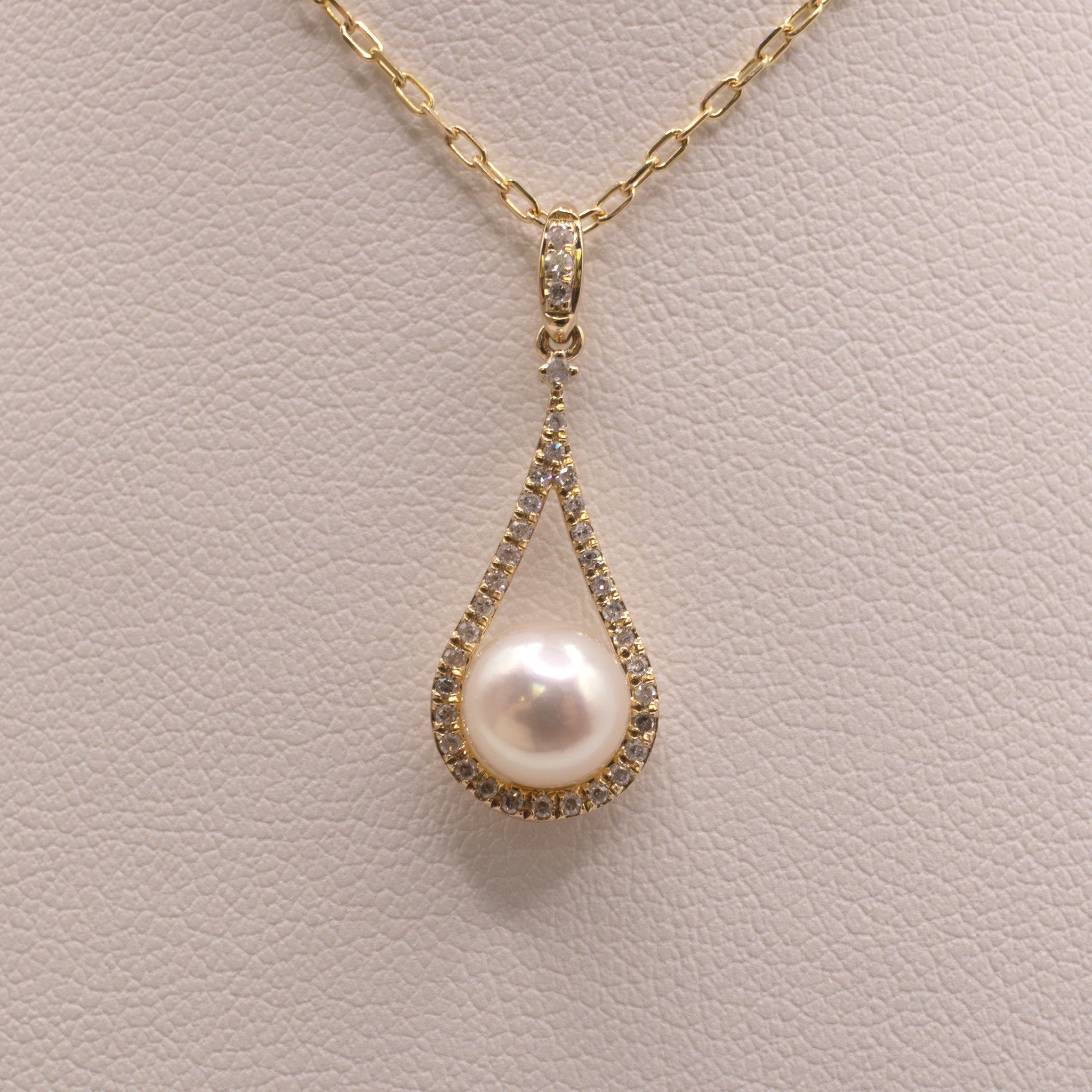 14KYG Pearl and Diamond Raindrop Frame Necklace