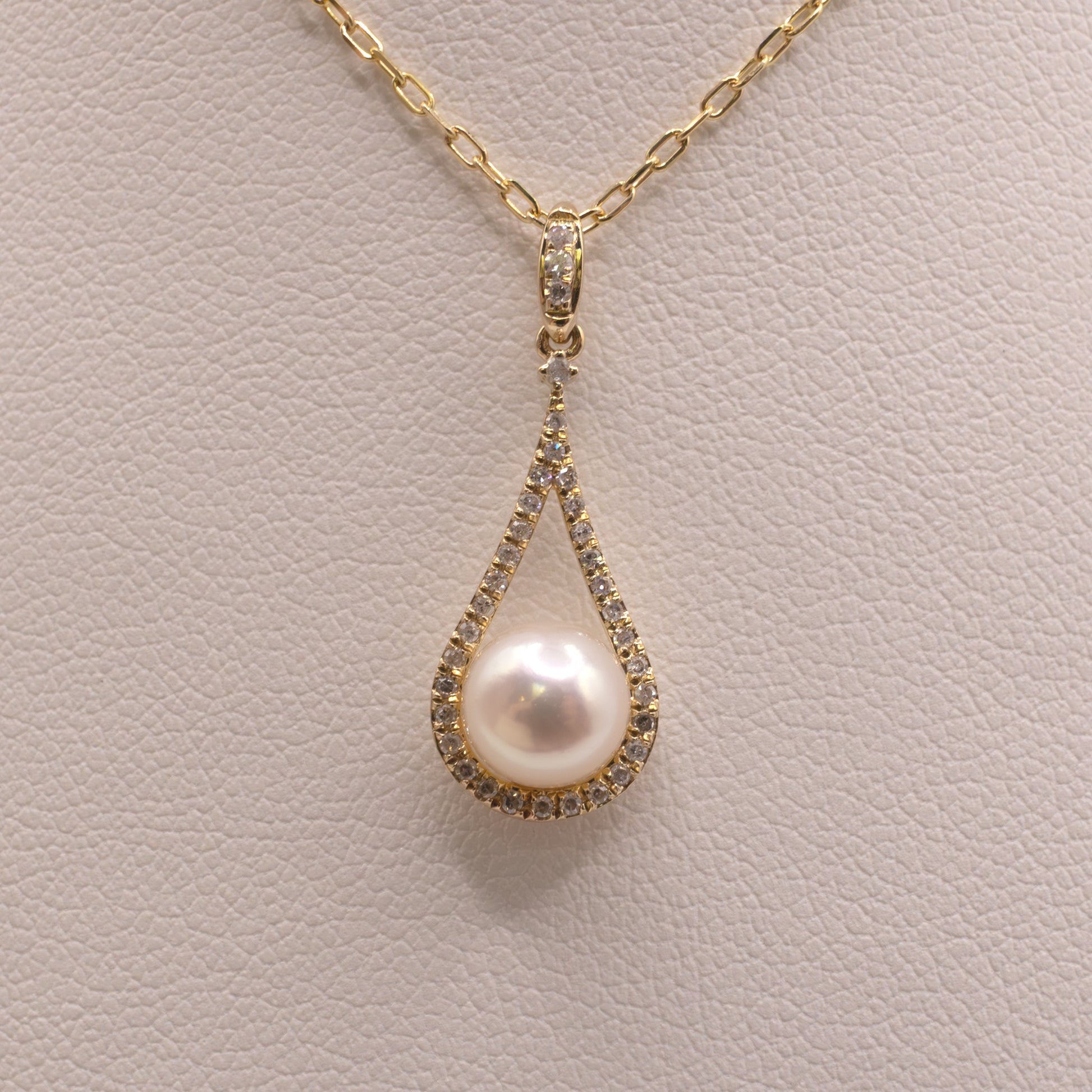 14KYG Pearl and Diamond Raindrop Frame Necklace