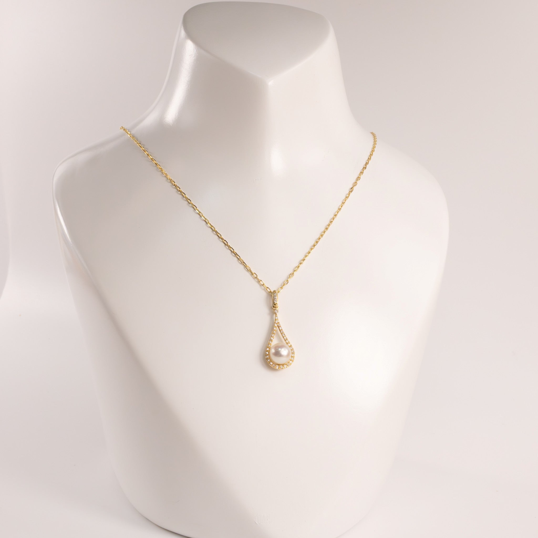 14KYG Pearl and Diamond Raindrop Frame Necklace
