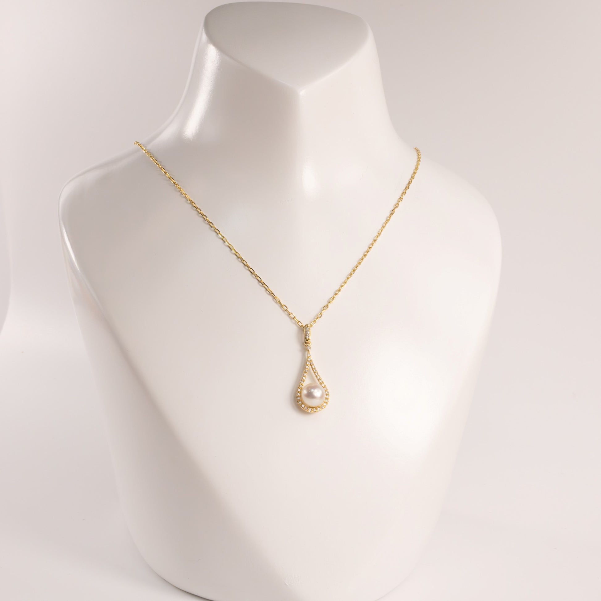 14KYG Pearl and Diamond Raindrop Frame Necklace